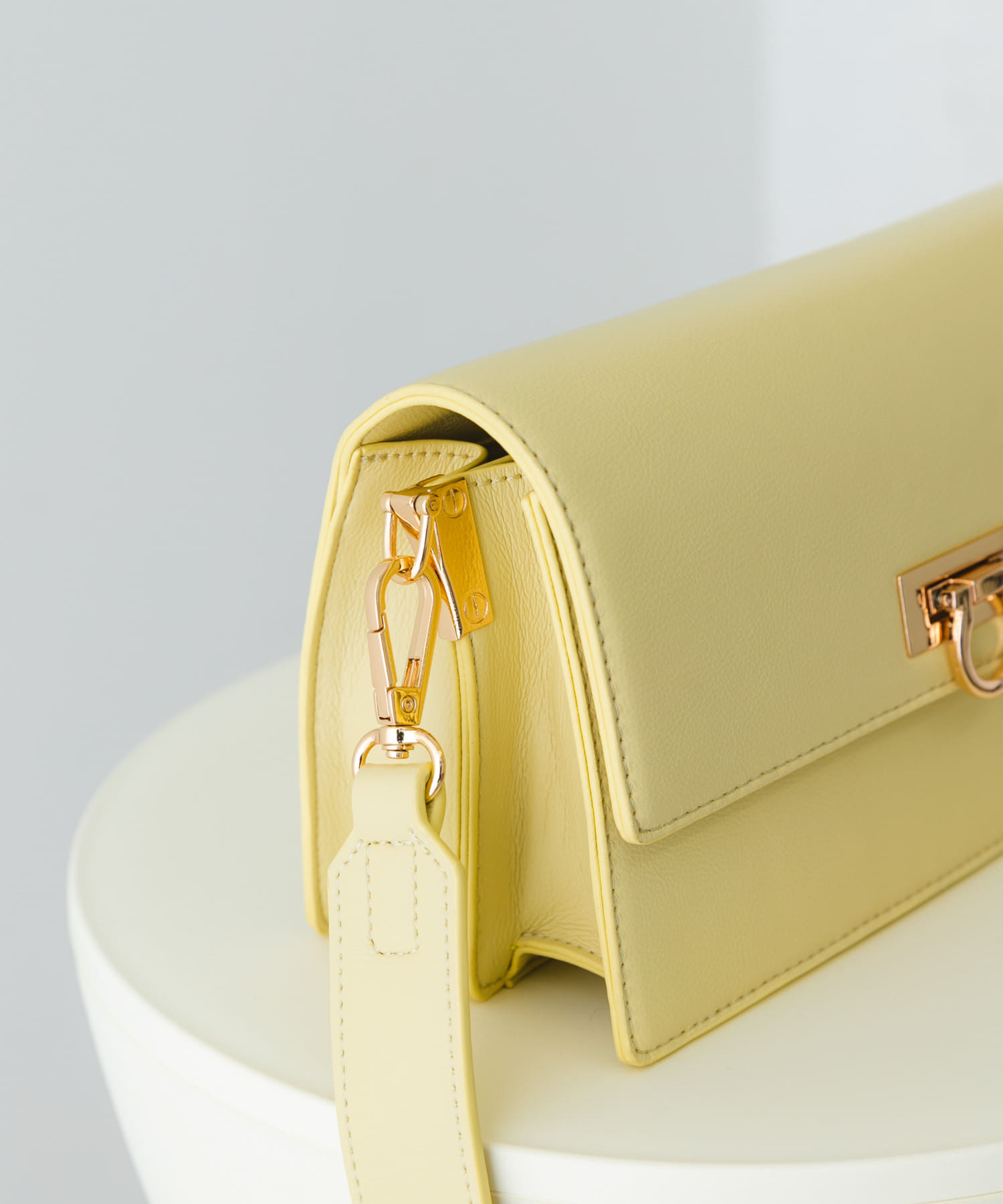 金具付ショルダーバッグ C.YELLOW one