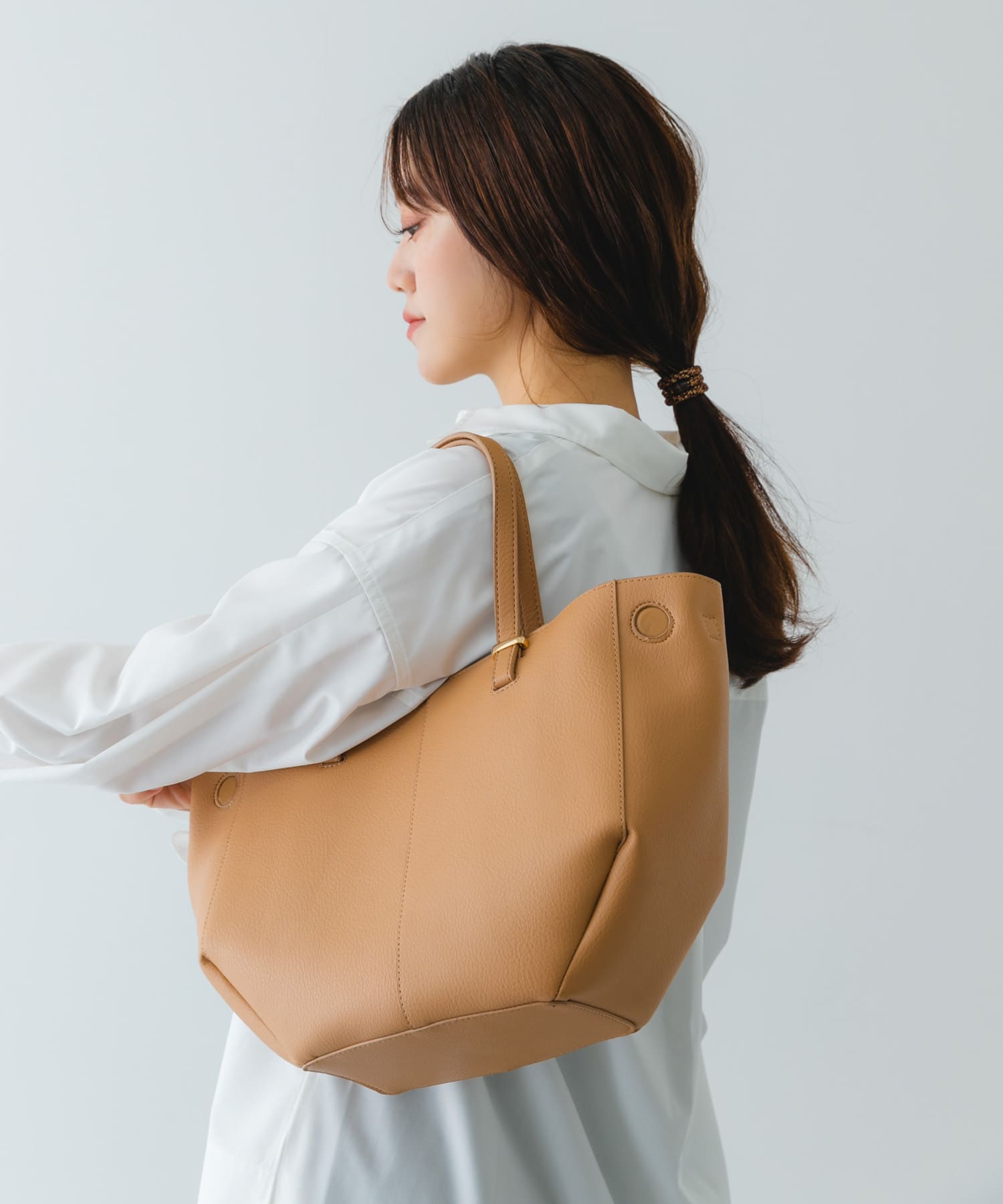 ラウンドミドルバッグ BEIGE one