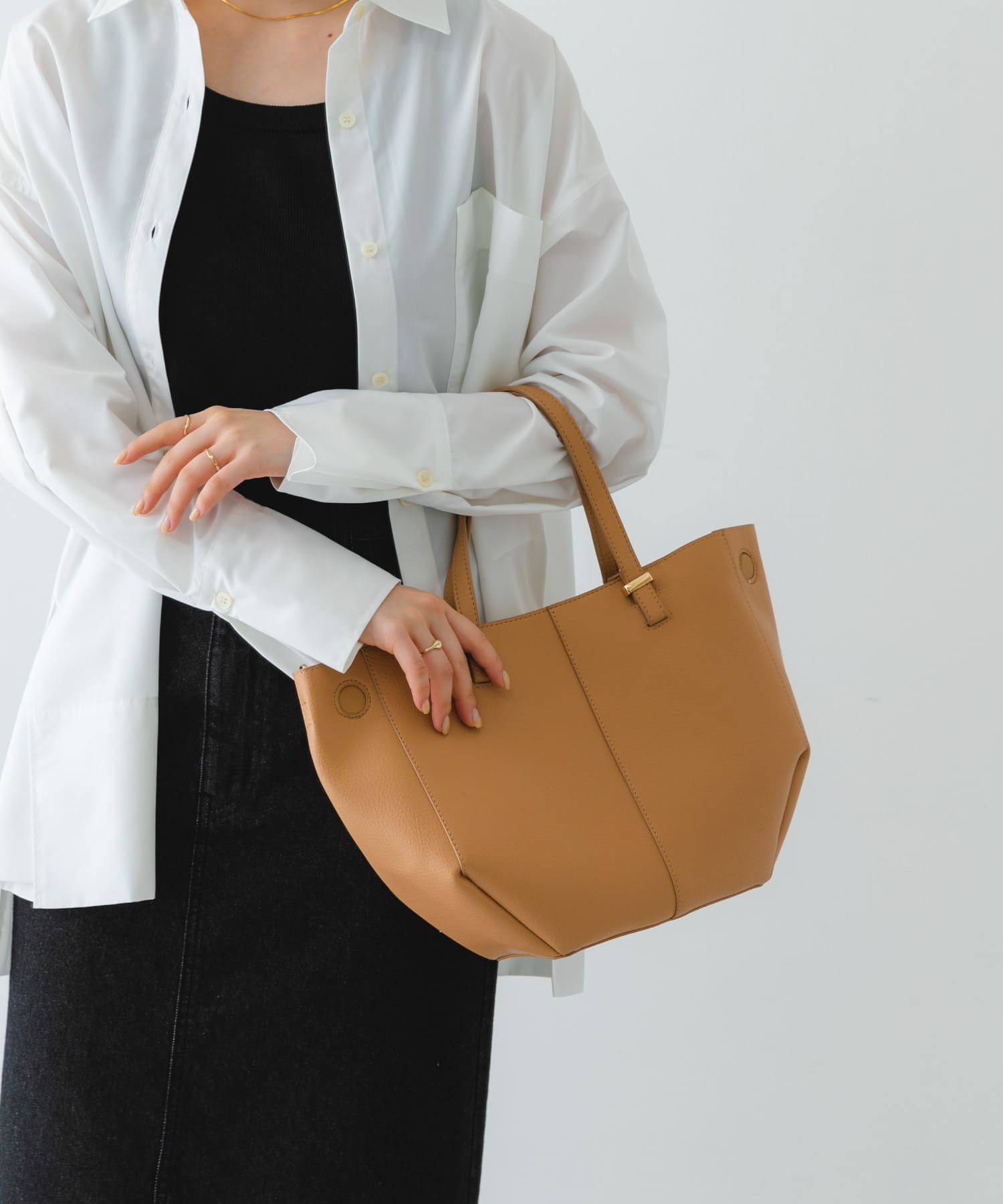 ラウンドミドルバッグ BEIGE one