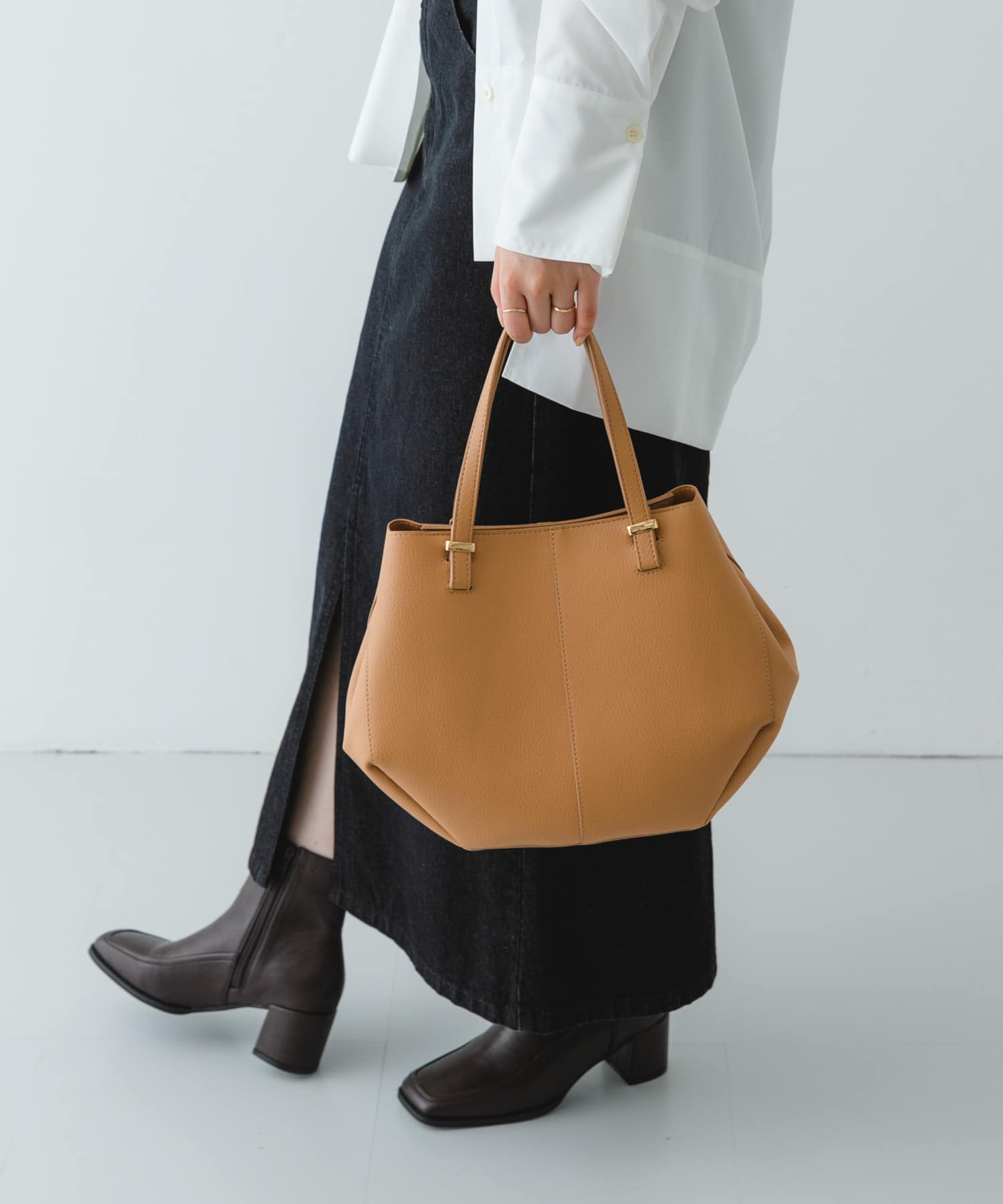 ラウンドミドルバッグ BEIGE one