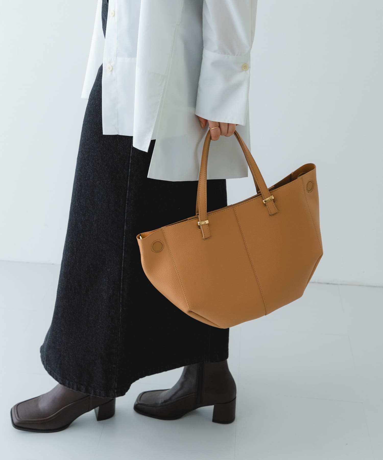 ラウンドミドルバッグ BEIGE one