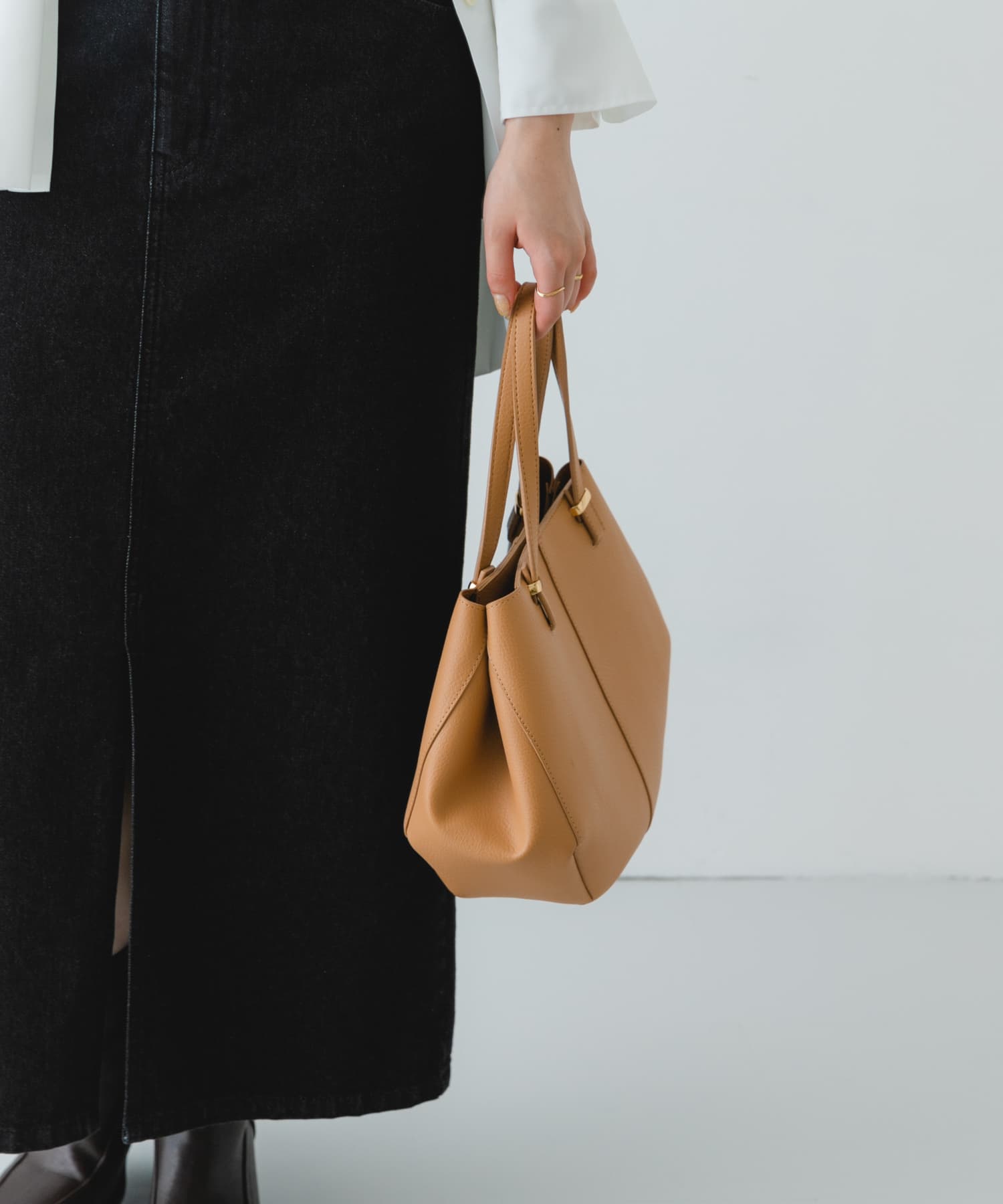 ラウンドミドルバッグ BEIGE one