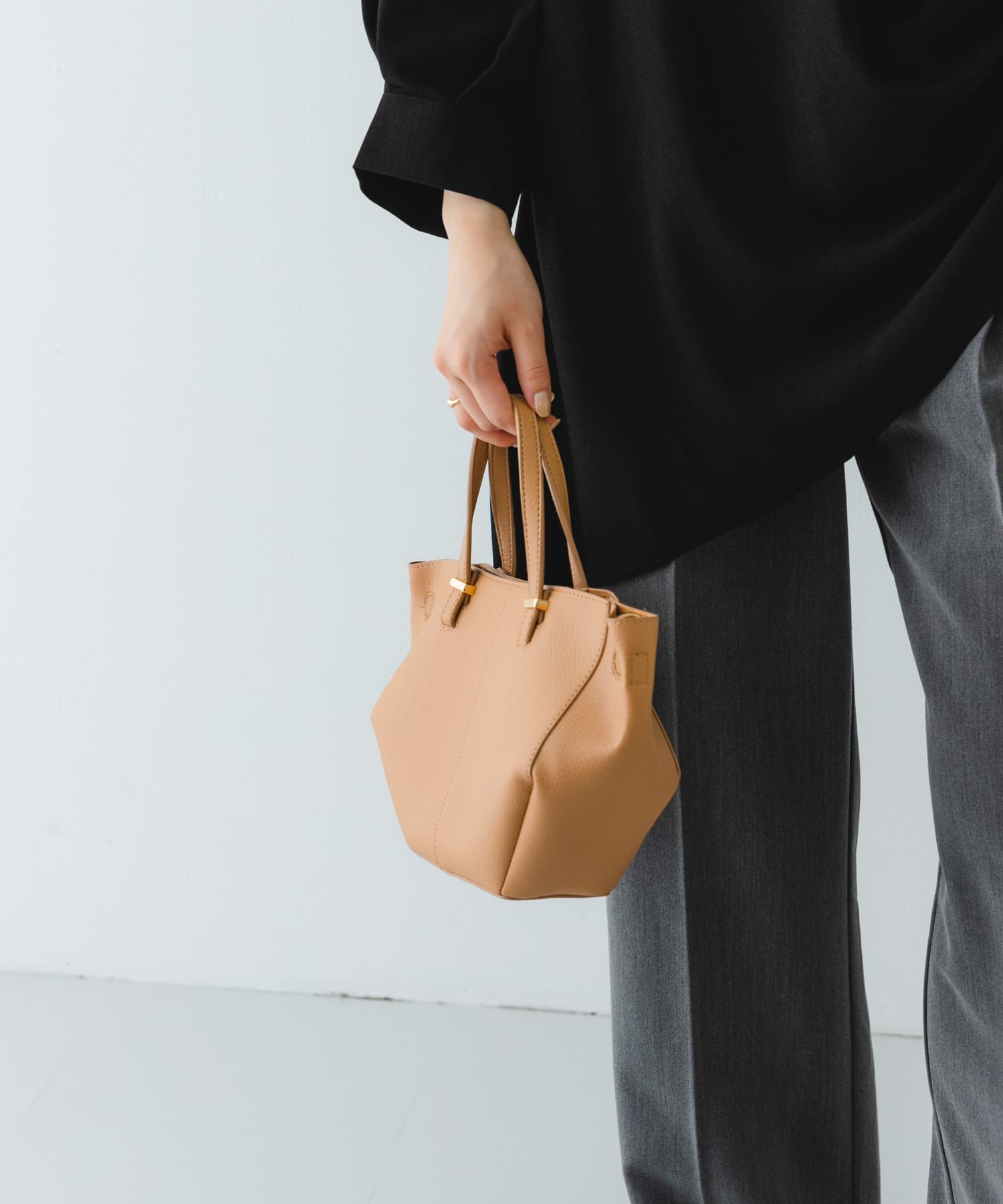 ラウンドミニバッグ BEIGE one