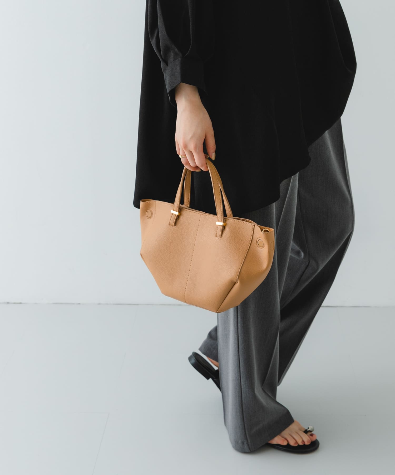 ラウンドミニバッグ BEIGE one