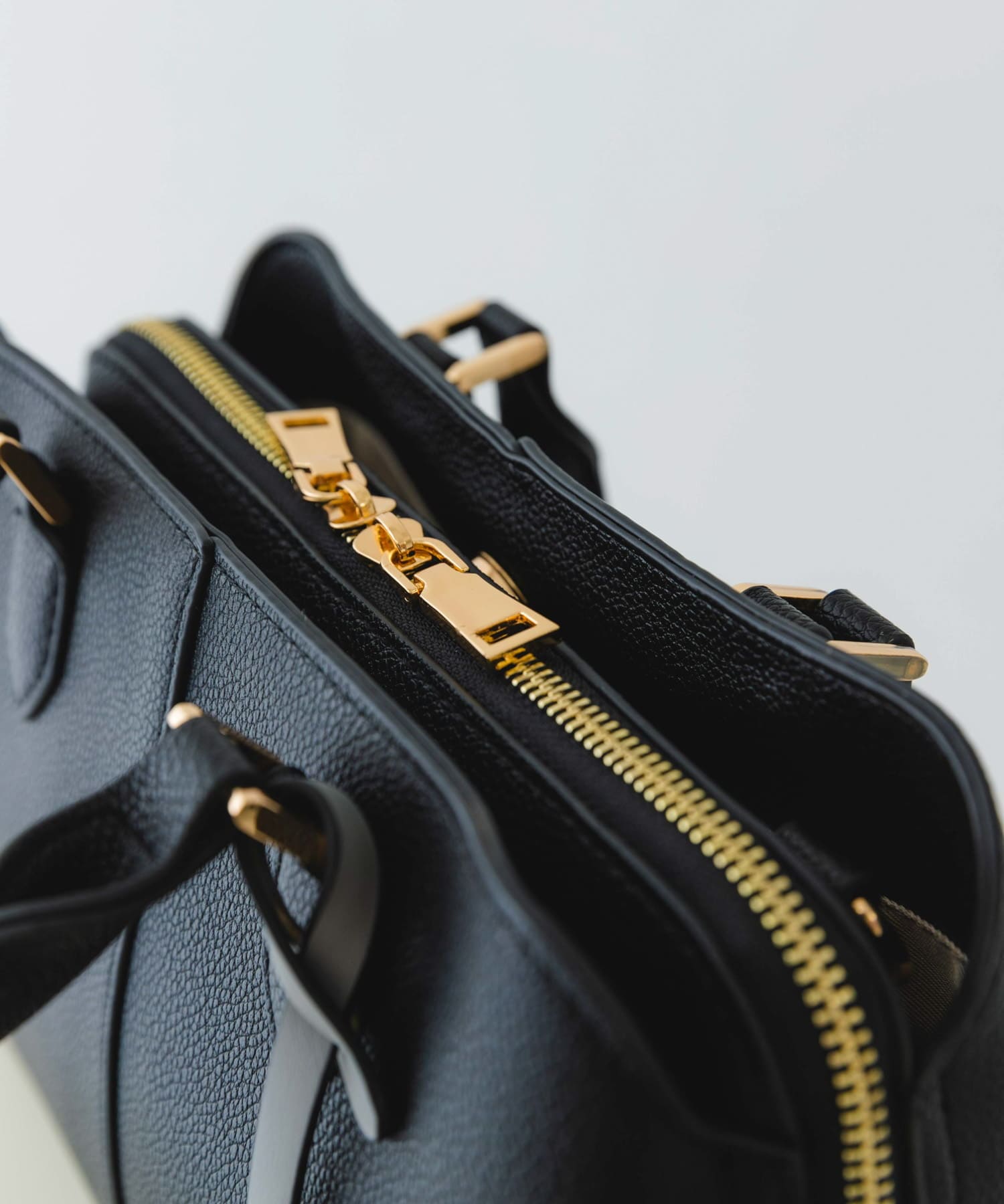 センターステッチハンドバッグ BLACK one