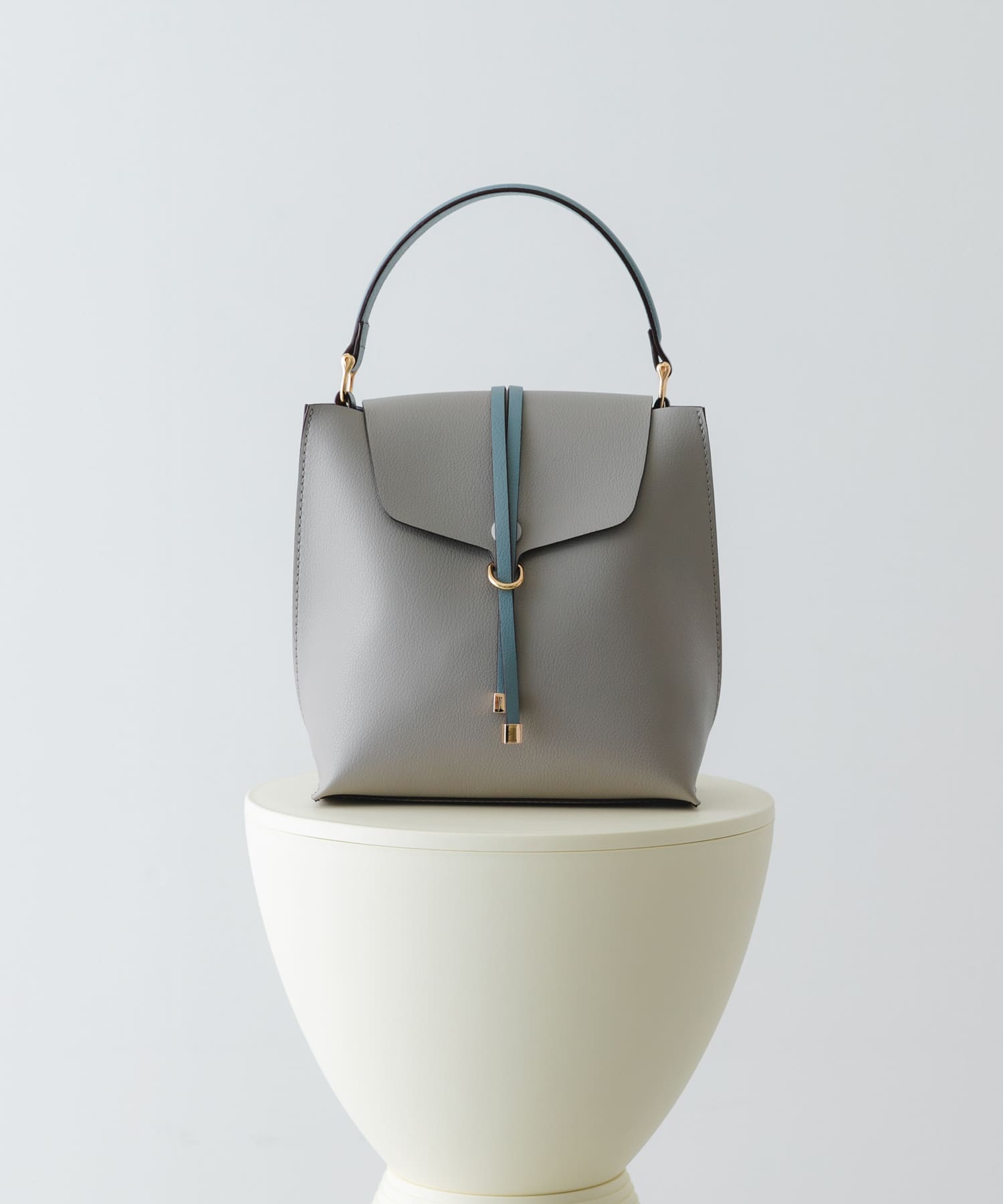 ワンハンドルフラップバッグ GRAYxBLUE one