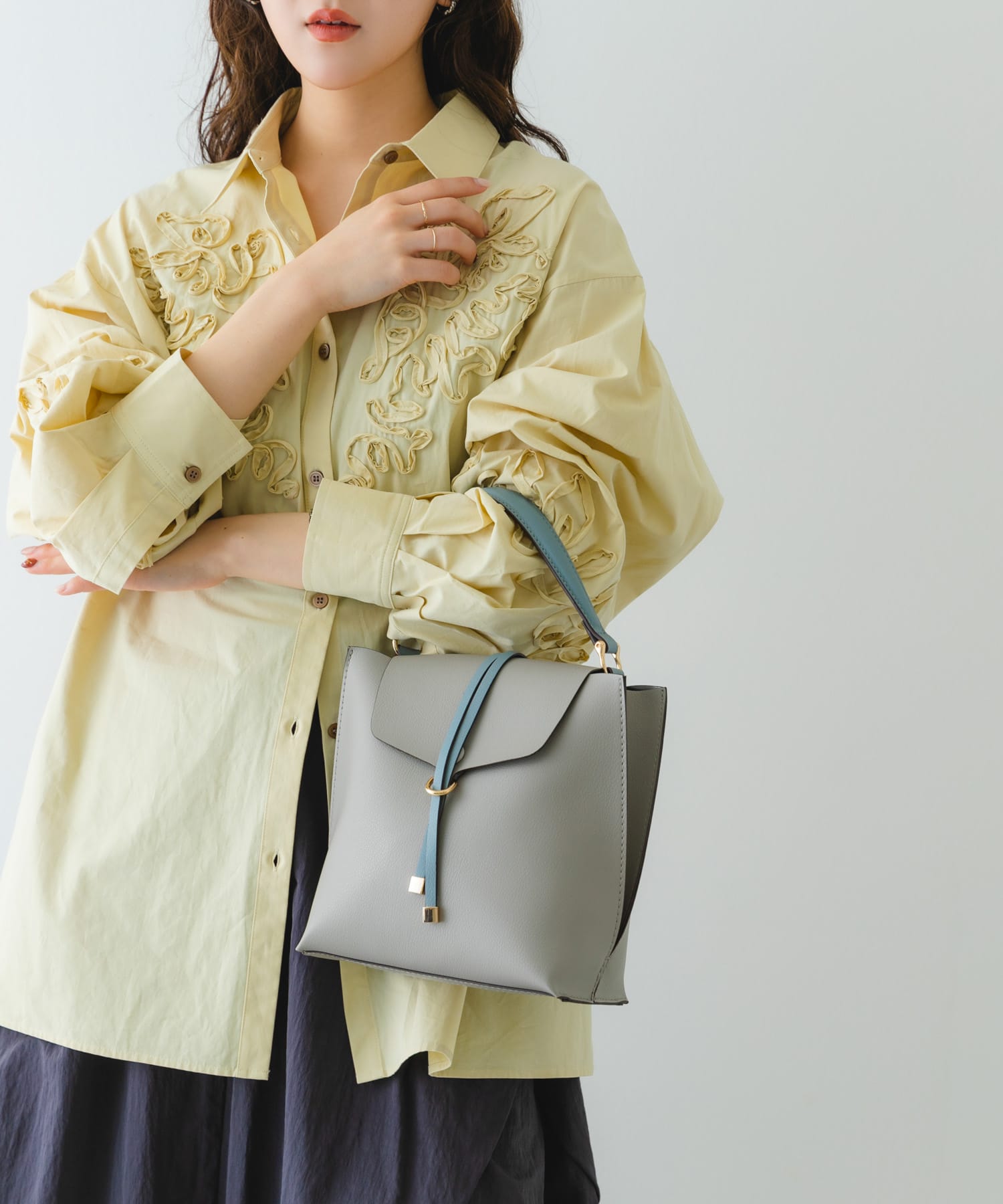 ワンハンドルフラップバッグ GRAYxBLUE one