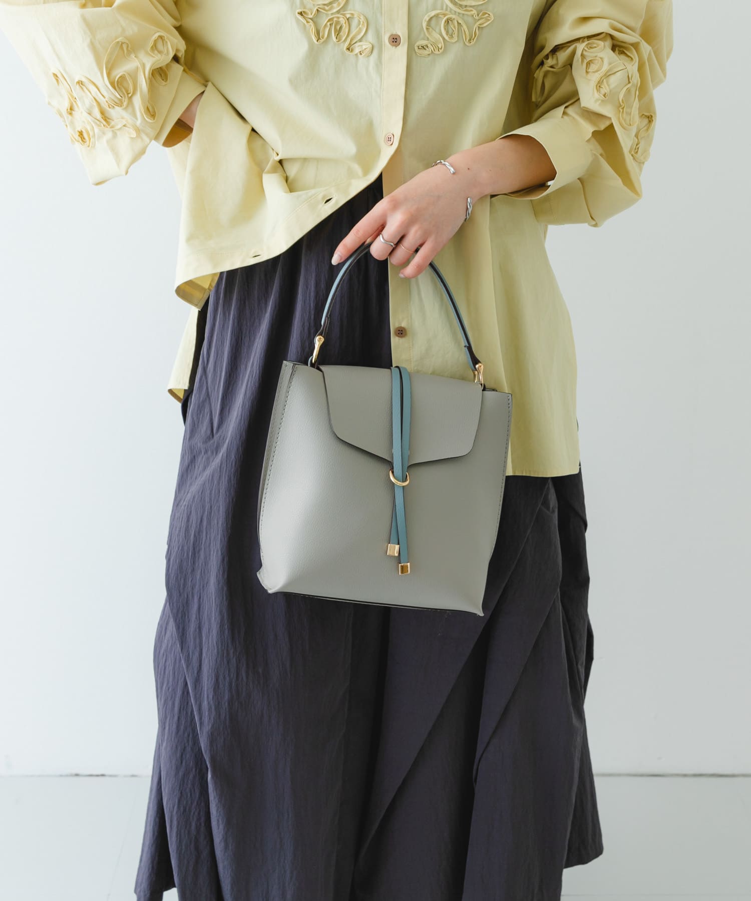 ワンハンドルフラップバッグ GRAYxBLUE one