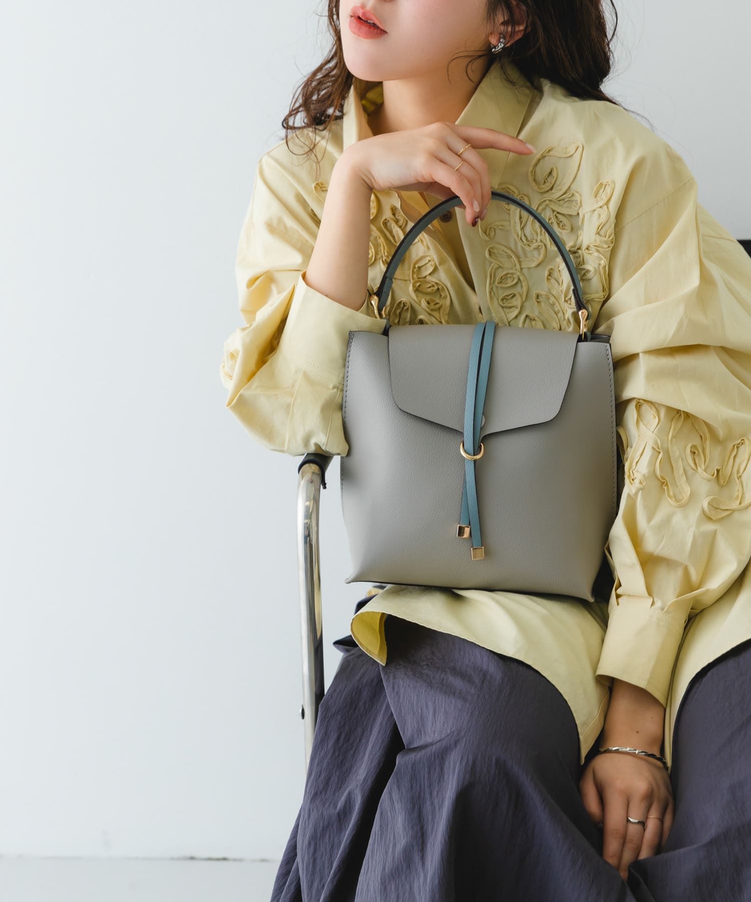 ワンハンドルフラップバッグ GRAYxBLUE one