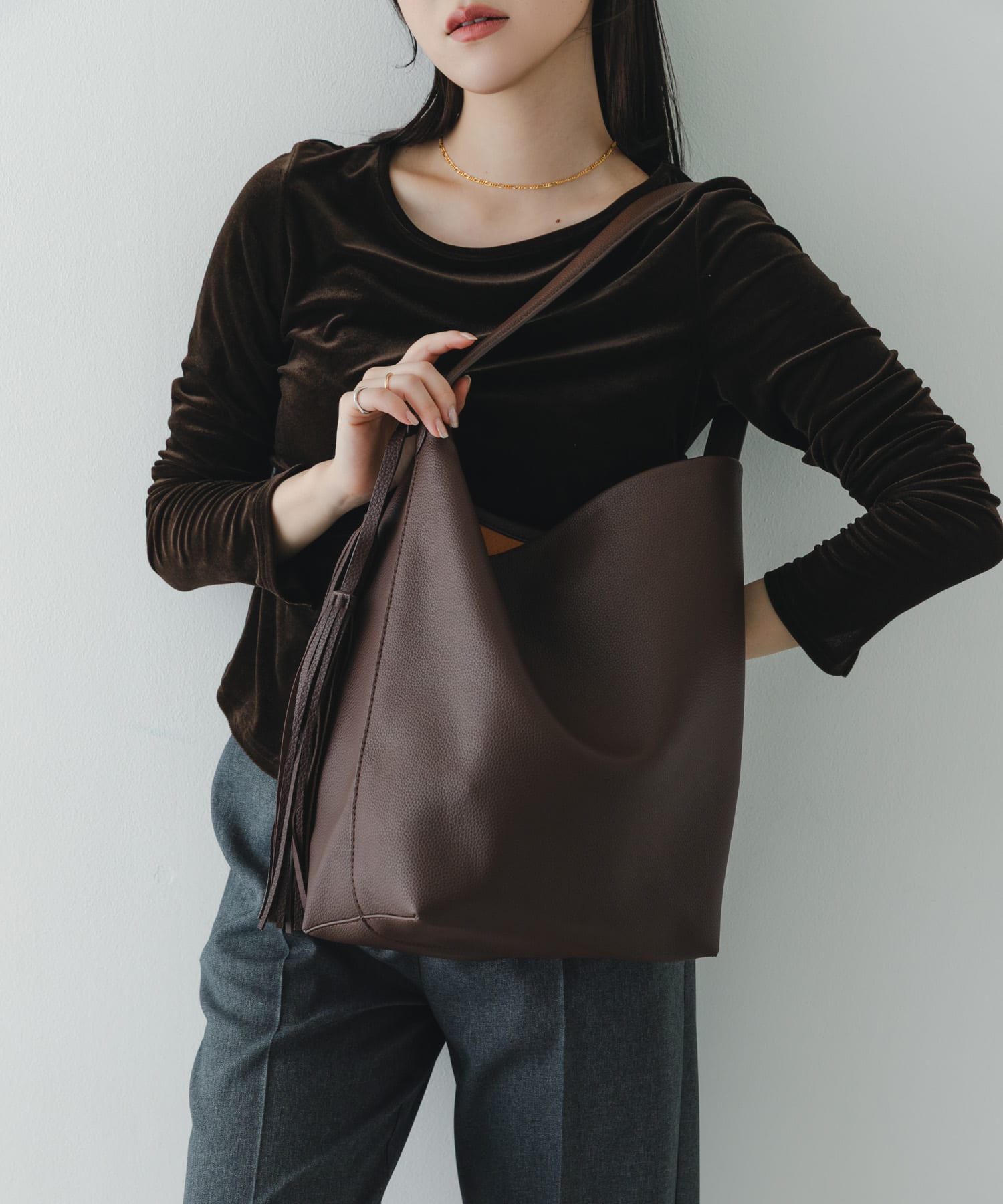 タッセル付シンプルワンハンドルトート(one BROWN): バッグ｜URBAN