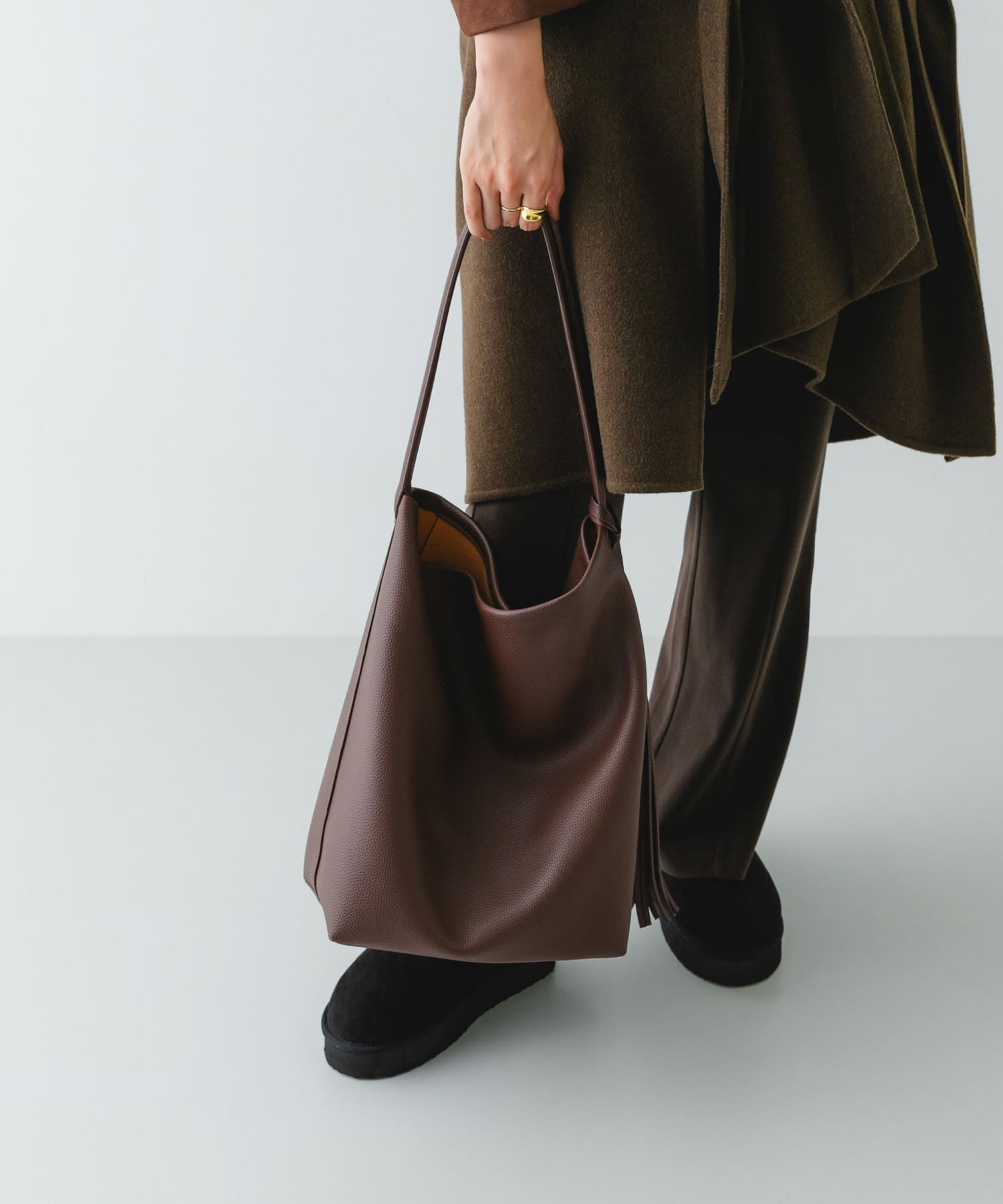 タッセル付シンプルワンハンドルトート BROWN one