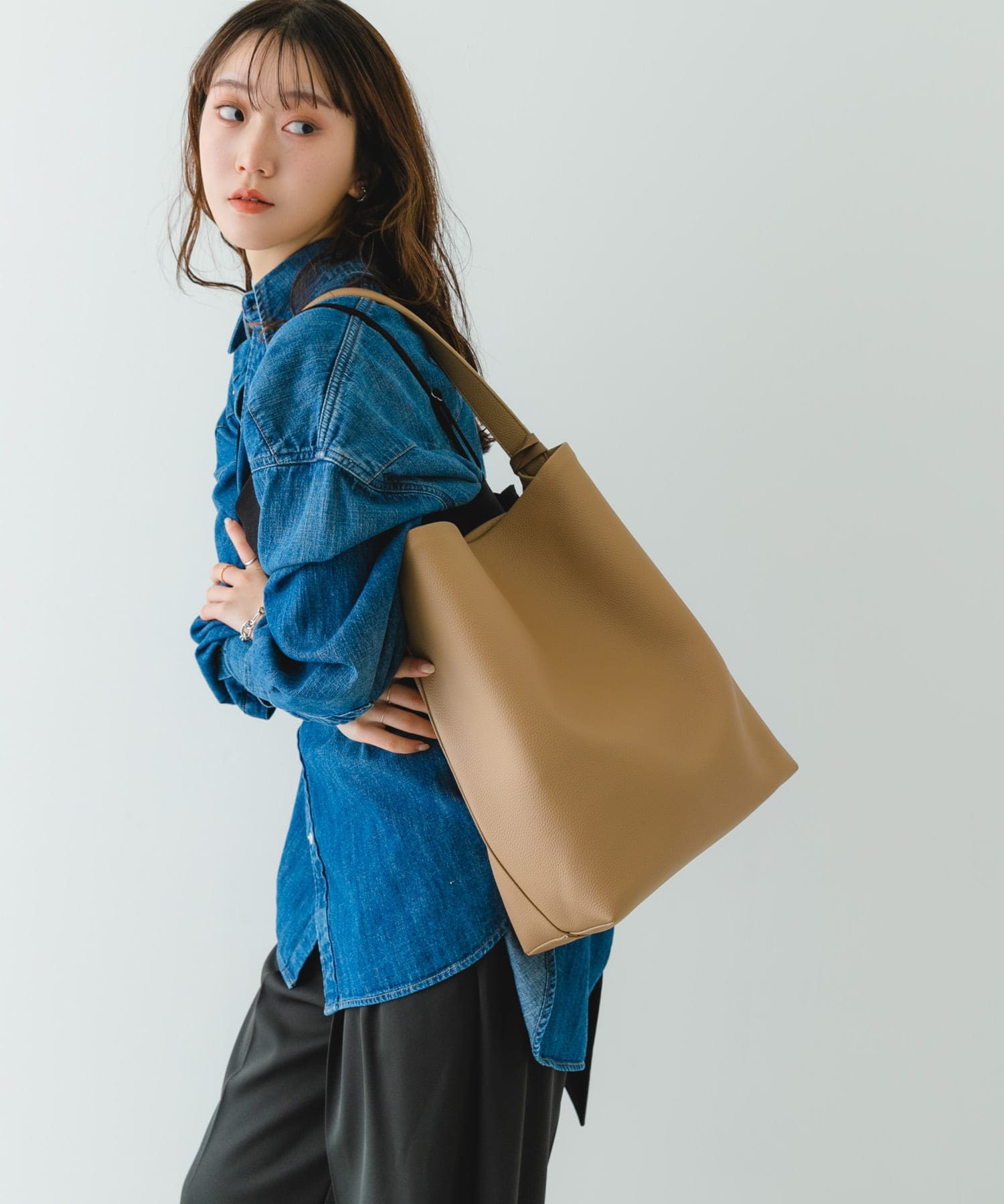 タッセル付シンプルワンハンドルトート BEIGE one