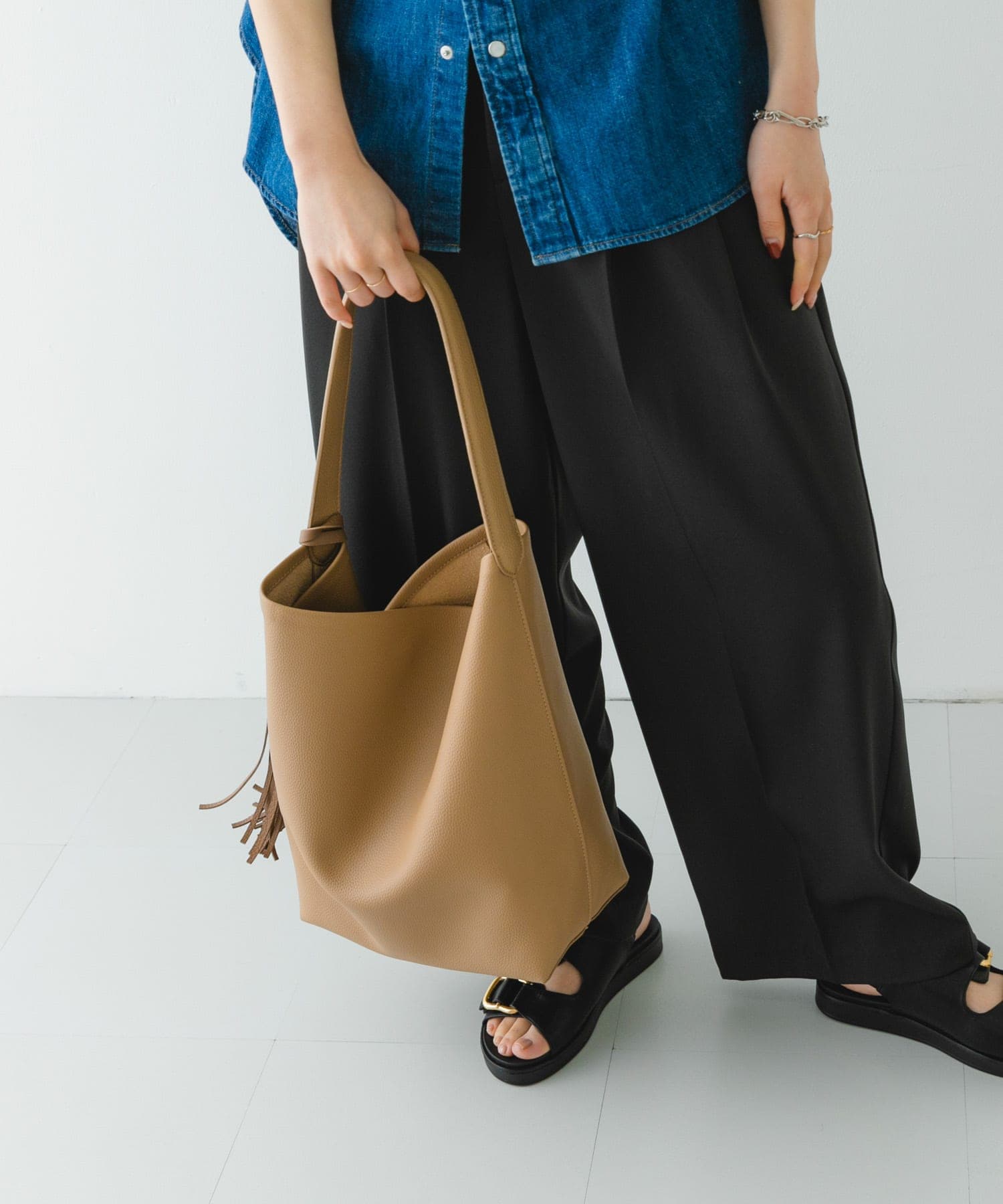 タッセル付シンプルワンハンドルトート BEIGE one