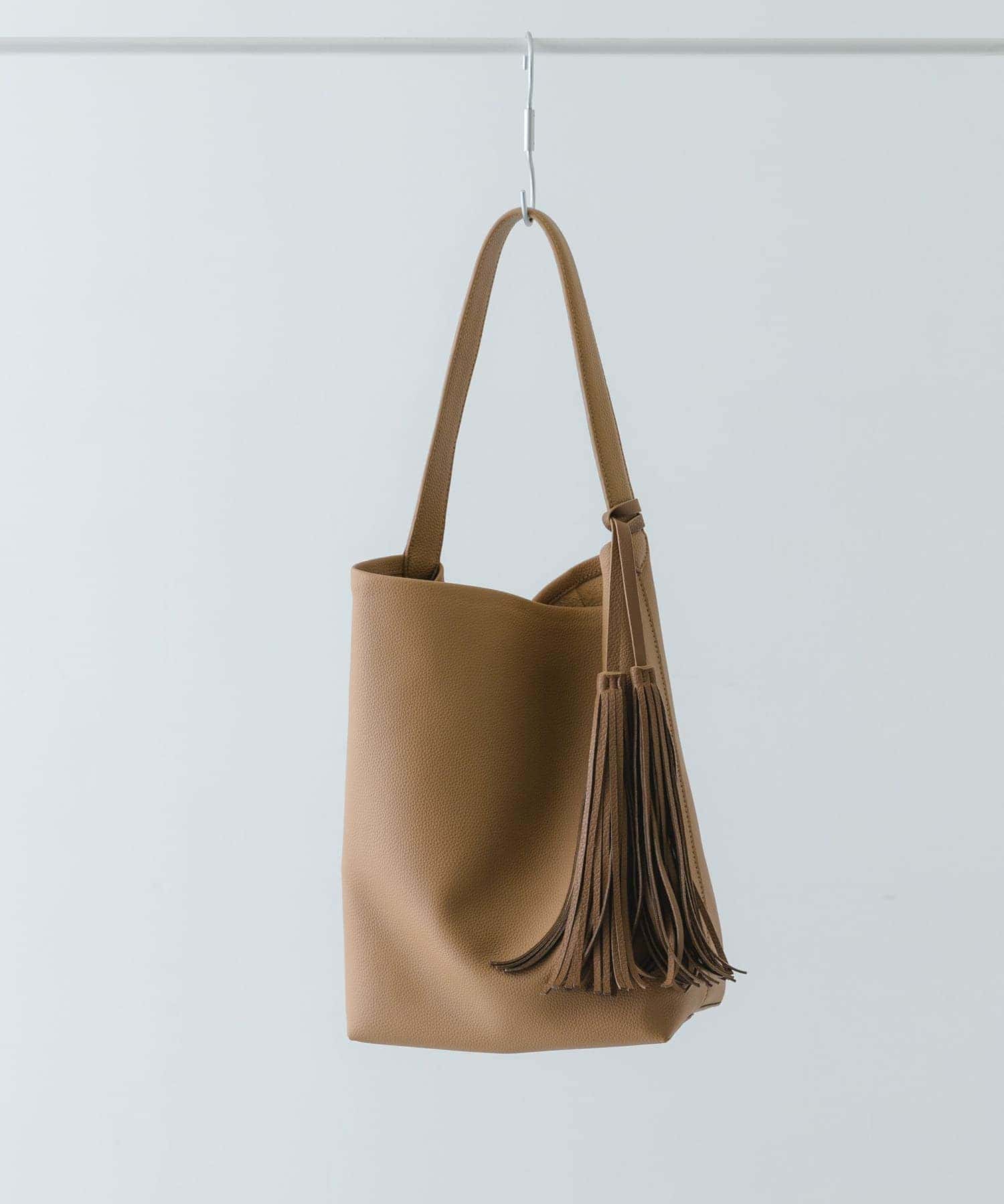 タッセル付シンプルワンハンドルトート BEIGE one