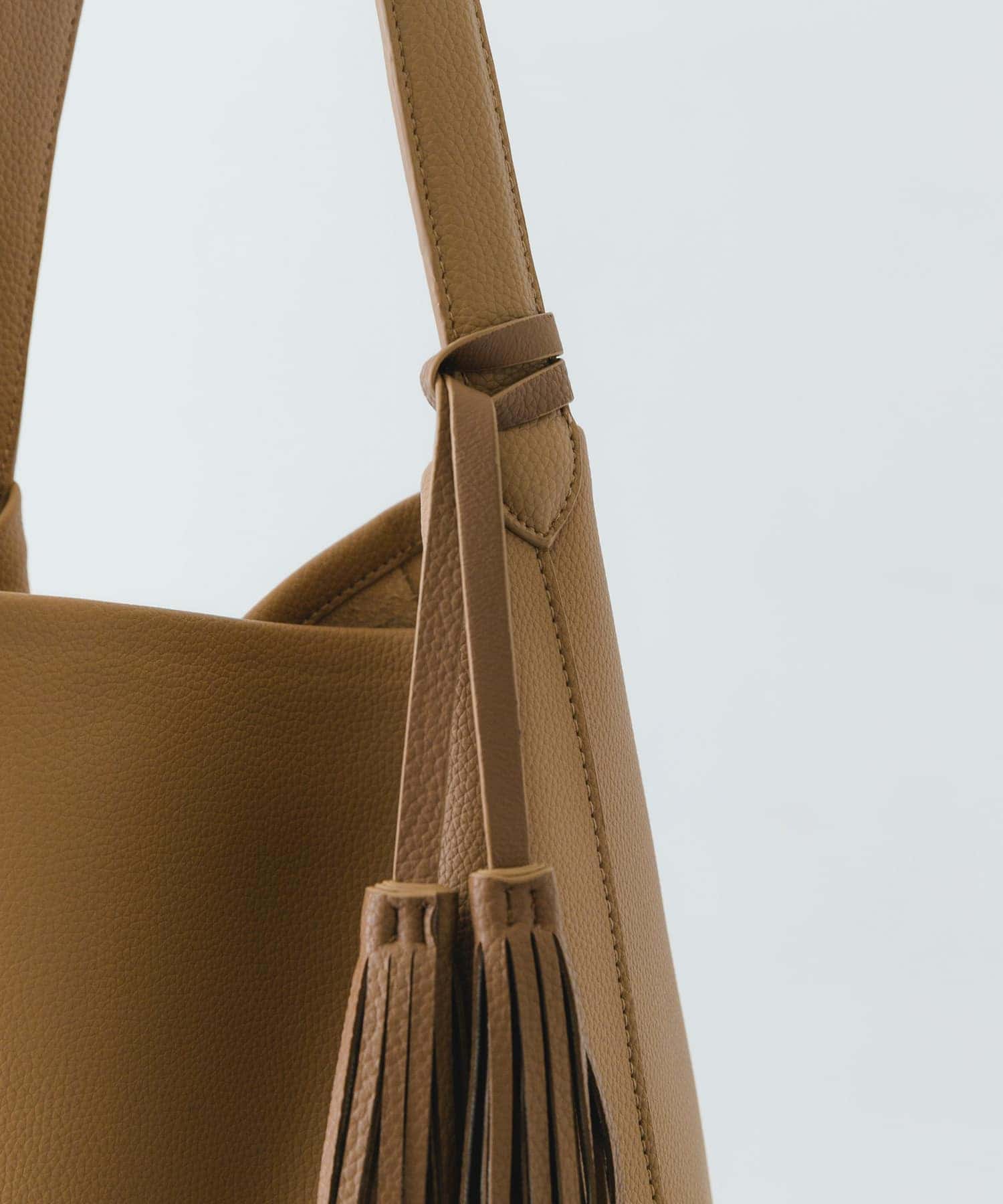 タッセル付シンプルワンハンドルトート BEIGE one