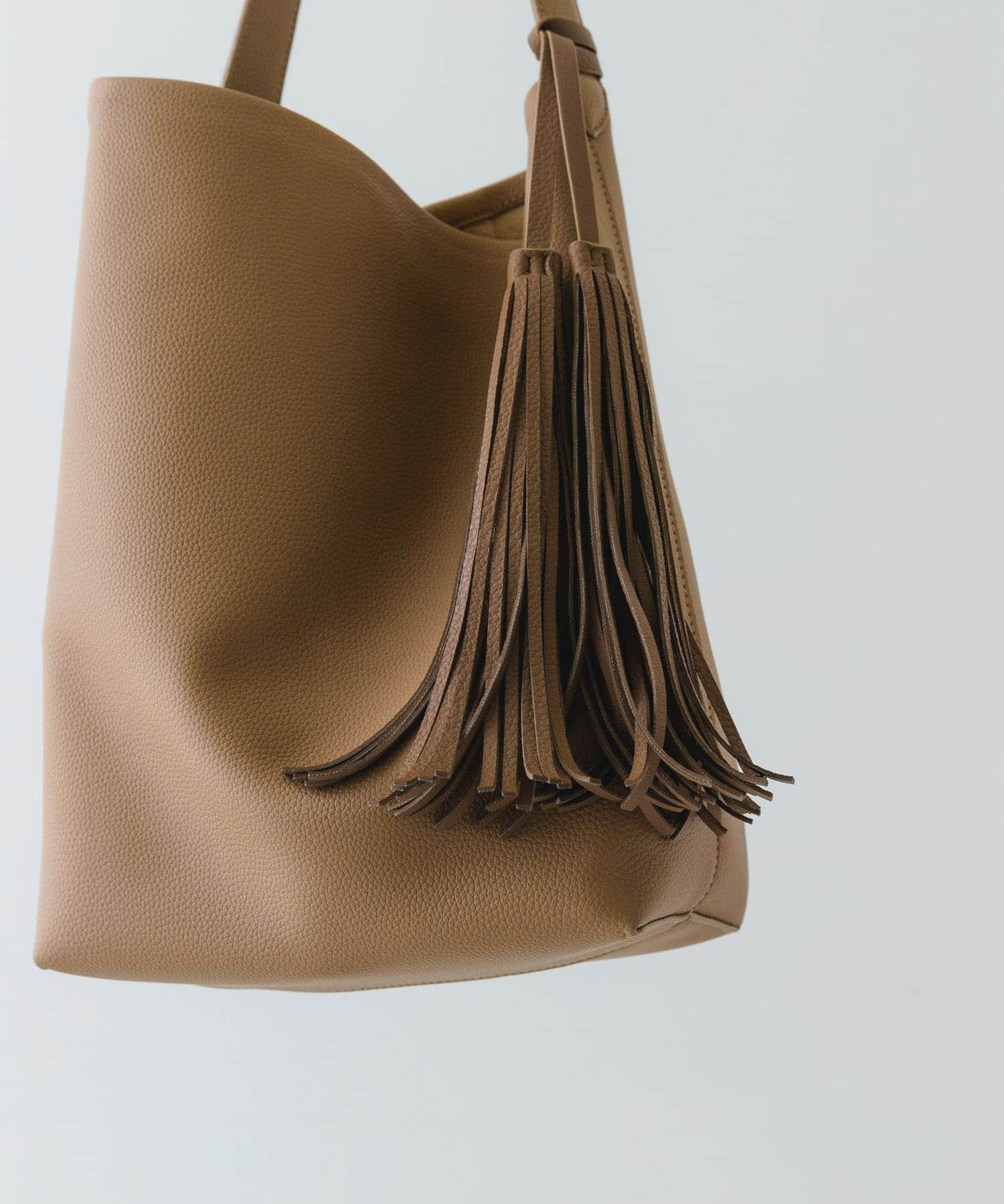 タッセル付シンプルワンハンドルトート BEIGE one