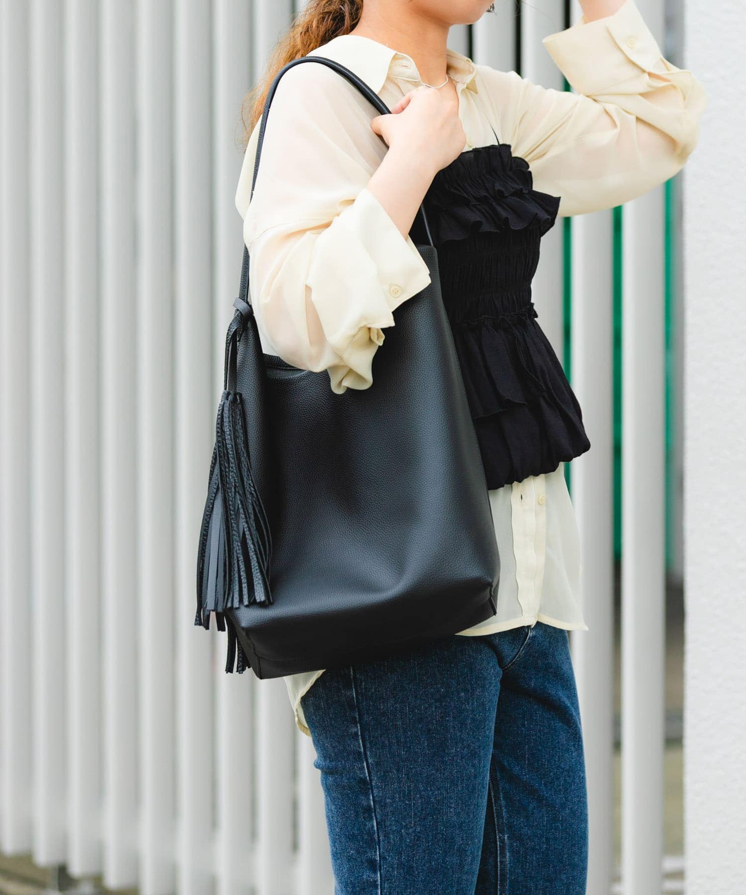 タッセル付シンプルワンハンドルトート BLACK one