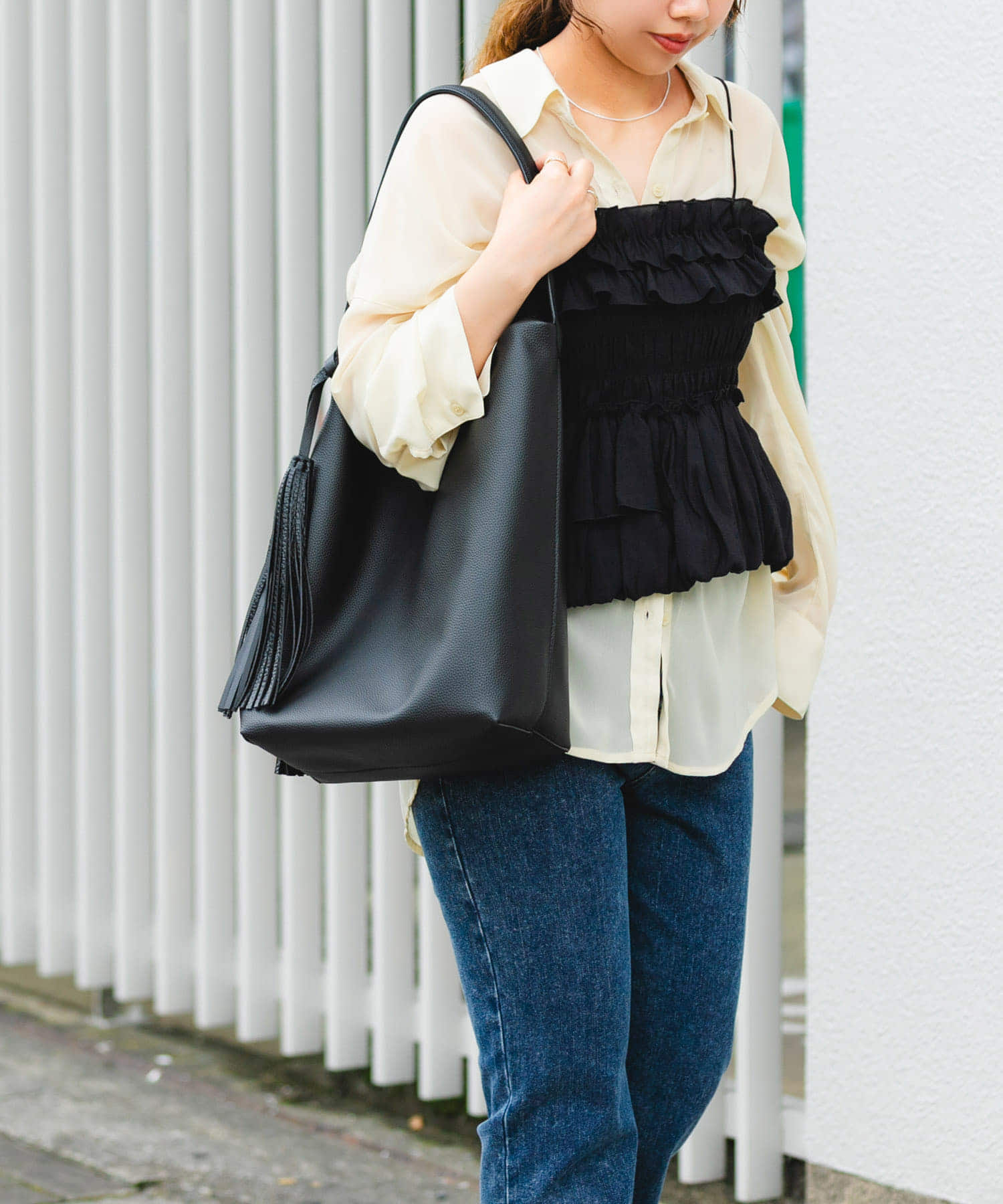 タッセル付シンプルワンハンドルトート BLACK one