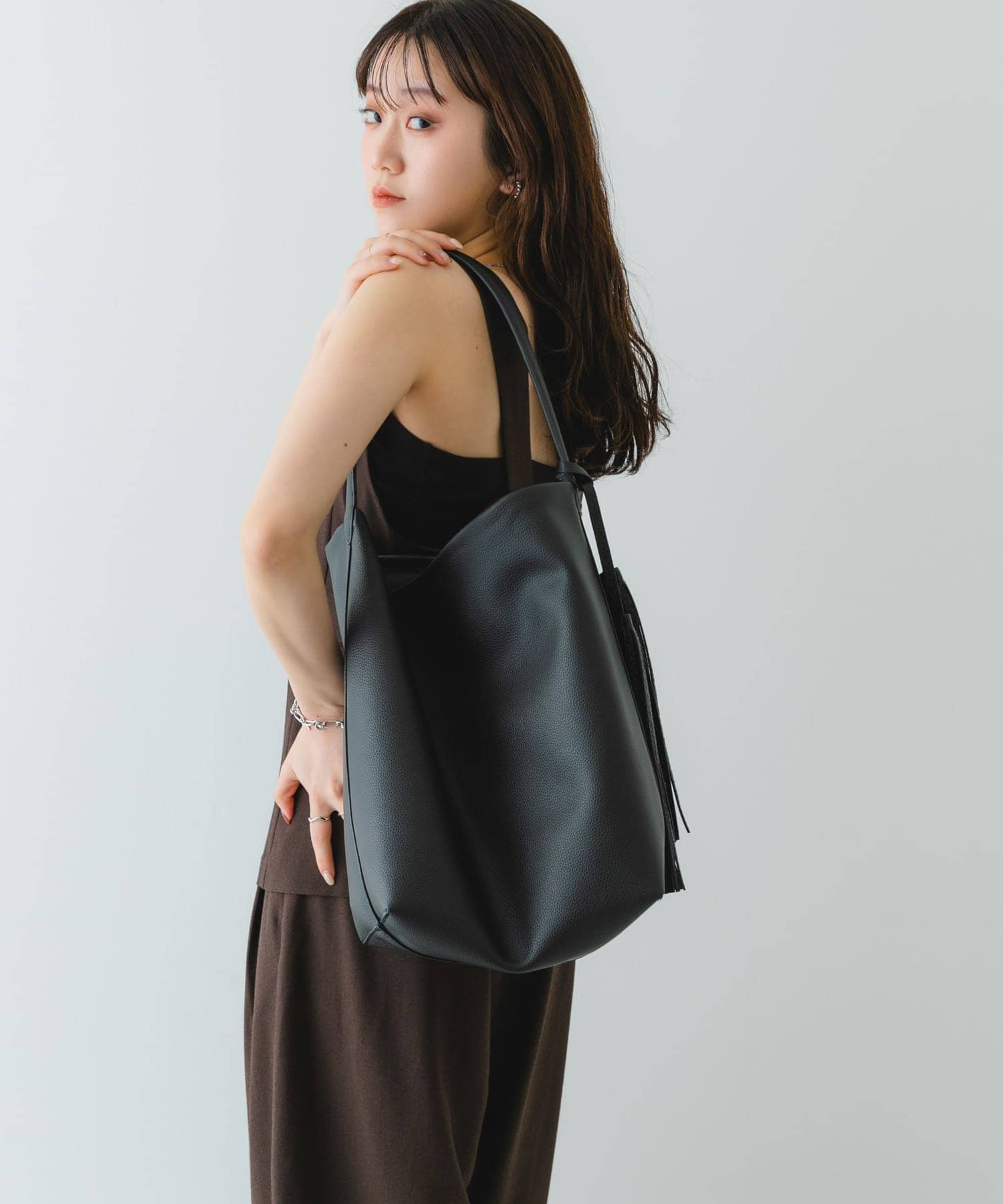 タッセル付シンプルワンハンドルトート BLACK one