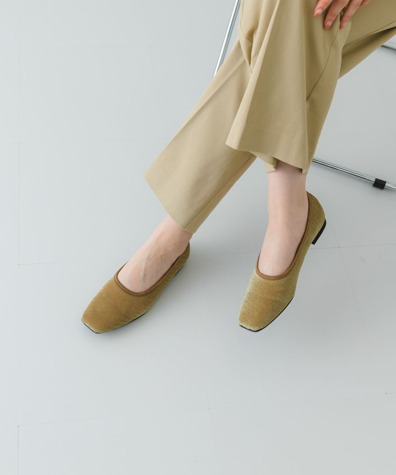 『MADE IN JAPAN』スクエアベロアメッシュフラット BEIGE 36