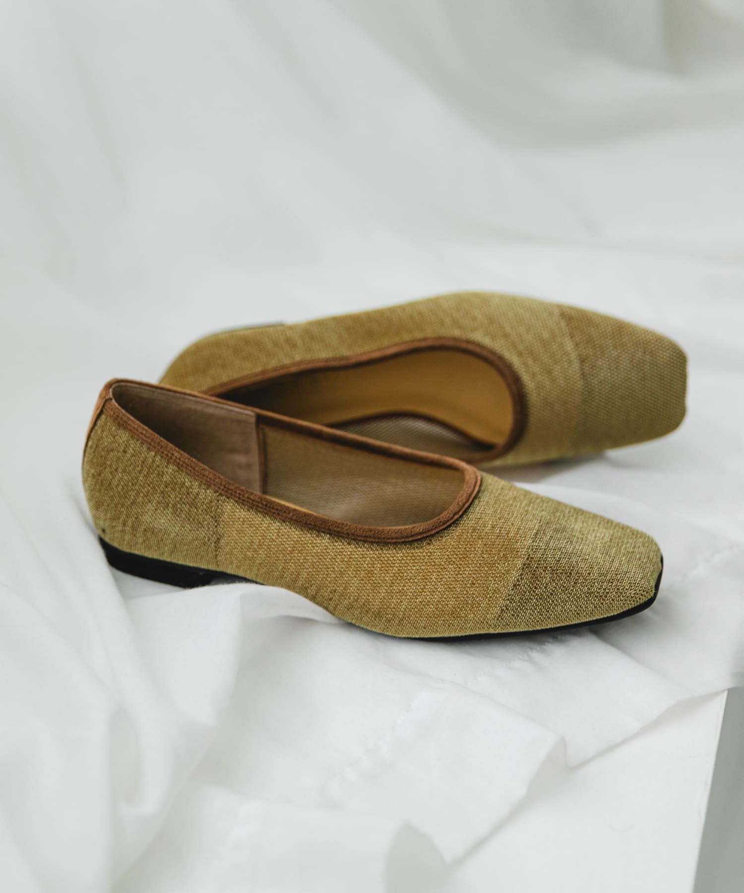 『MADE IN JAPAN』スクエアベロアメッシュフラット BEIGE 36
