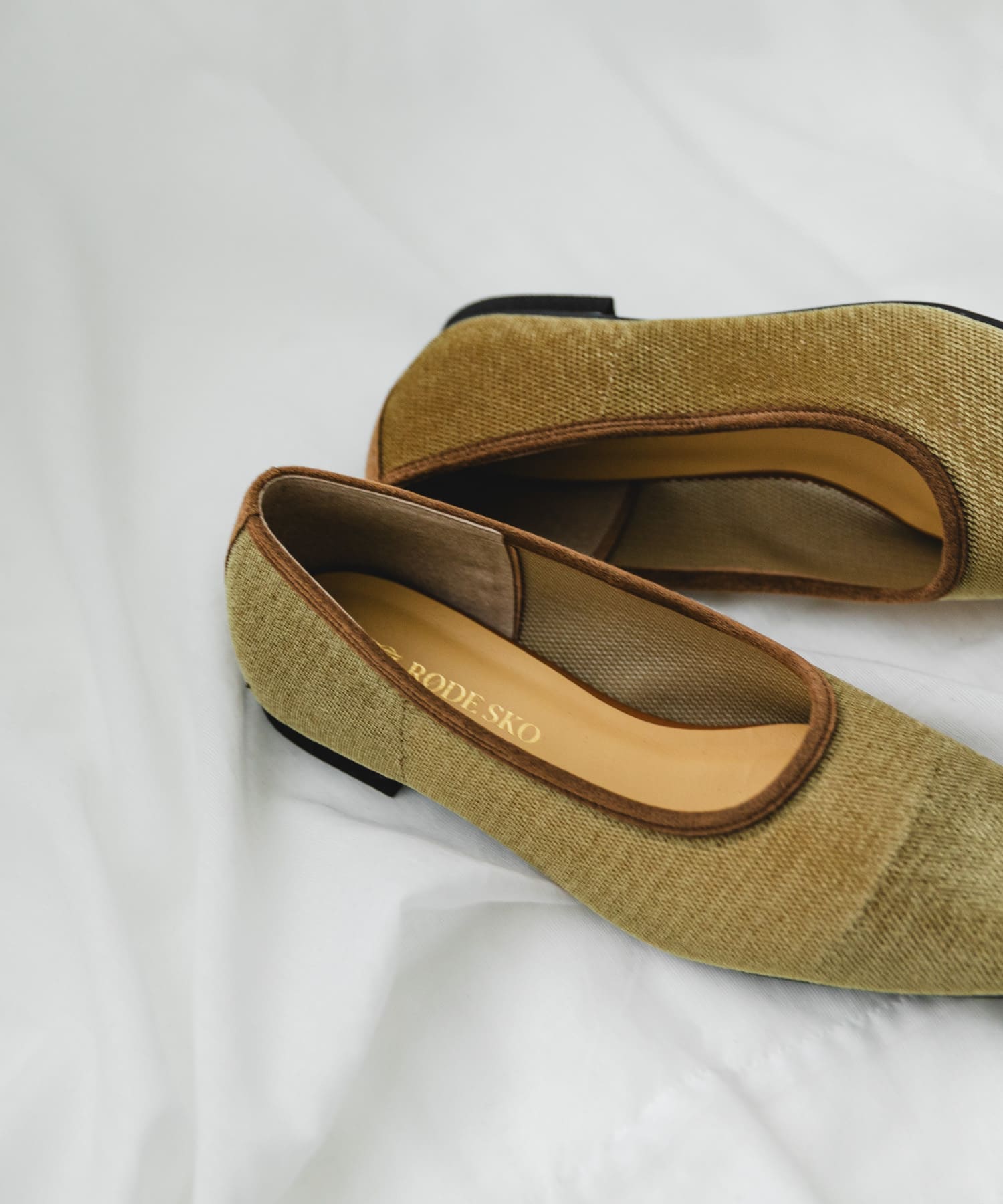 『MADE IN JAPAN』スクエアベロアメッシュフラット BEIGE 36