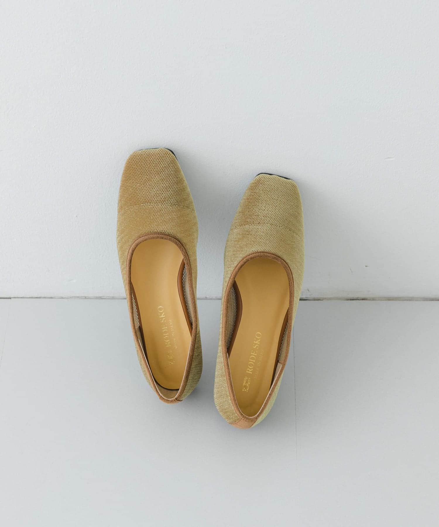 『MADE IN JAPAN』スクエアベロアメッシュフラット BEIGE 36