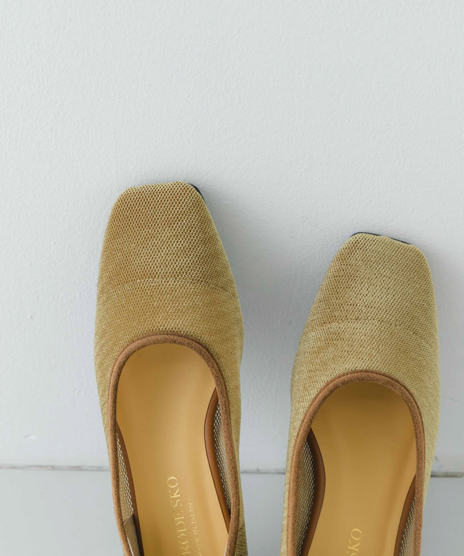 『MADE IN JAPAN』スクエアベロアメッシュフラット BEIGE 37