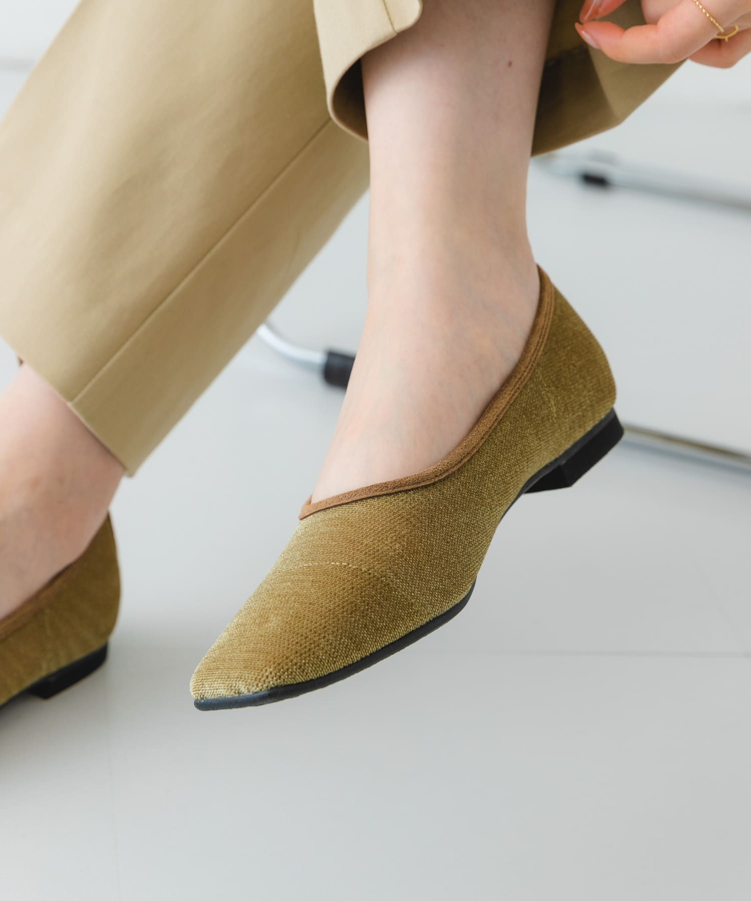『MADE IN JAPAN』スクエアベロアメッシュフラット BEIGE 37