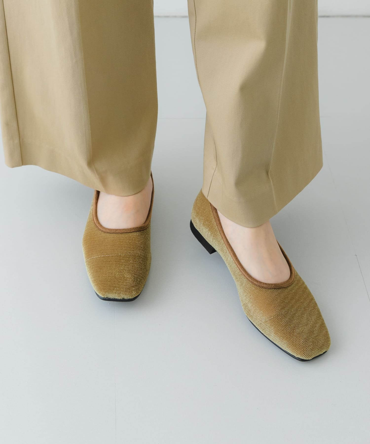 『MADE IN JAPAN』スクエアベロアメッシュフラット BEIGE 37
