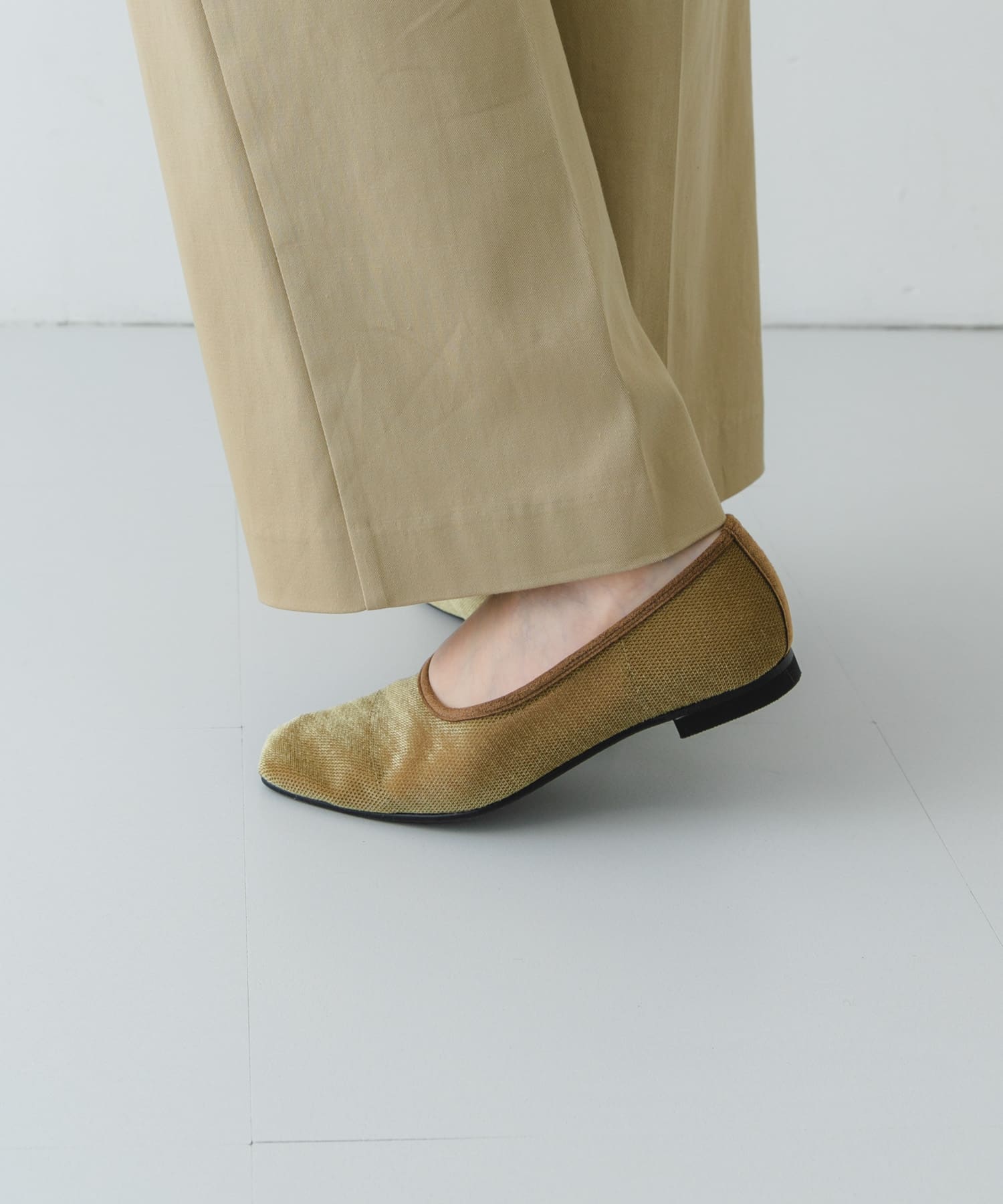 『MADE IN JAPAN』スクエアベロアメッシュフラット BEIGE 37