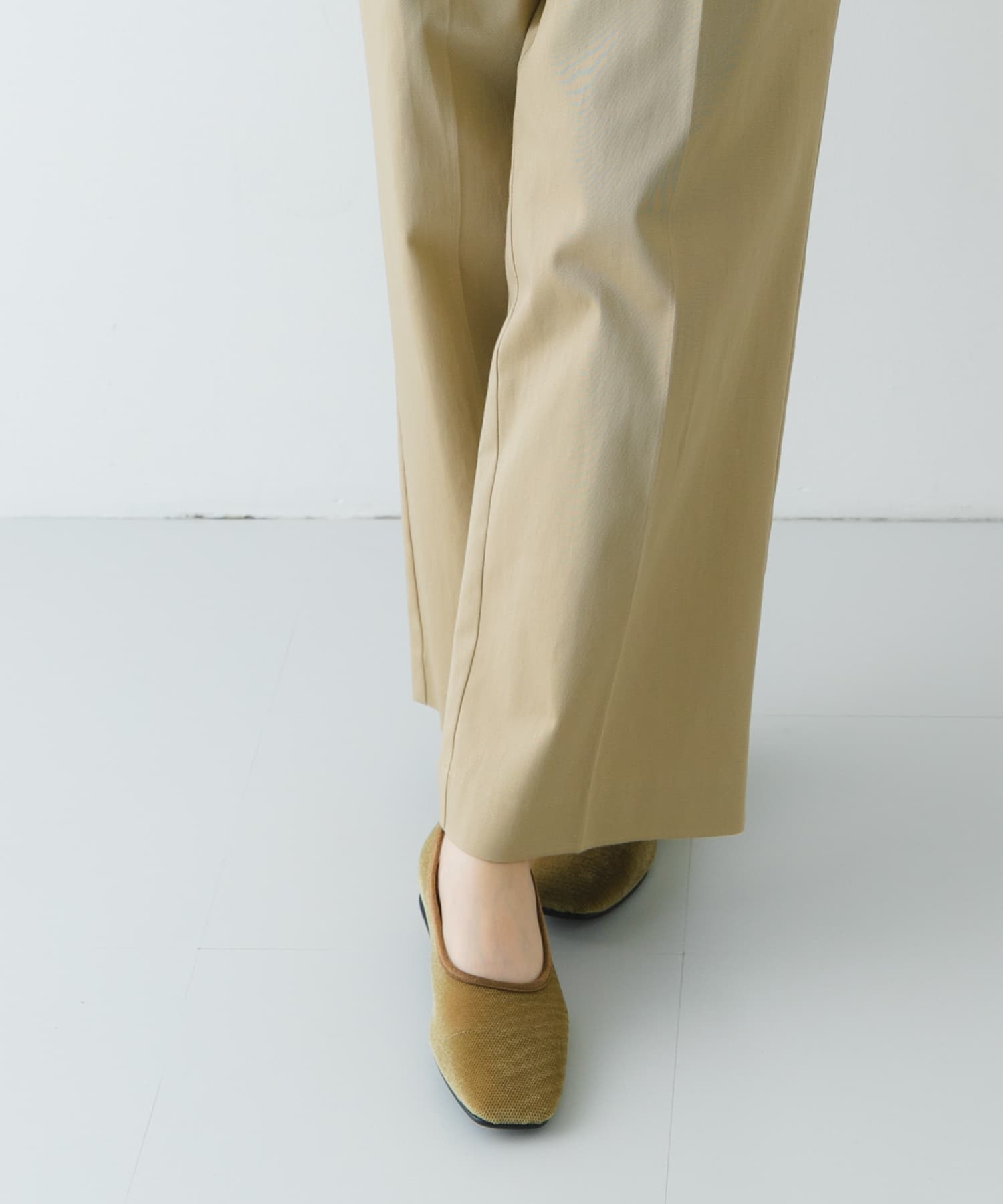 『MADE IN JAPAN』スクエアベロアメッシュフラット BEIGE 38