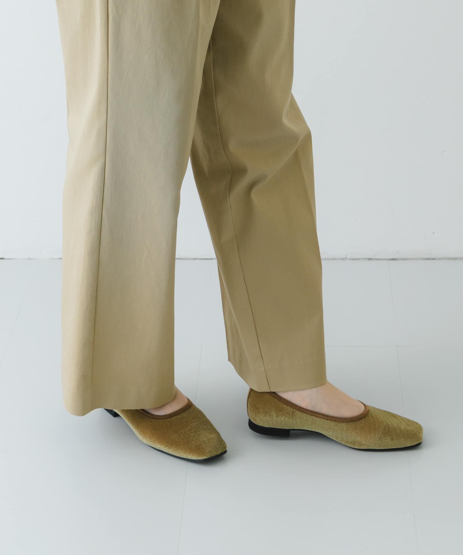 『MADE IN JAPAN』スクエアベロアメッシュフラット BEIGE 38