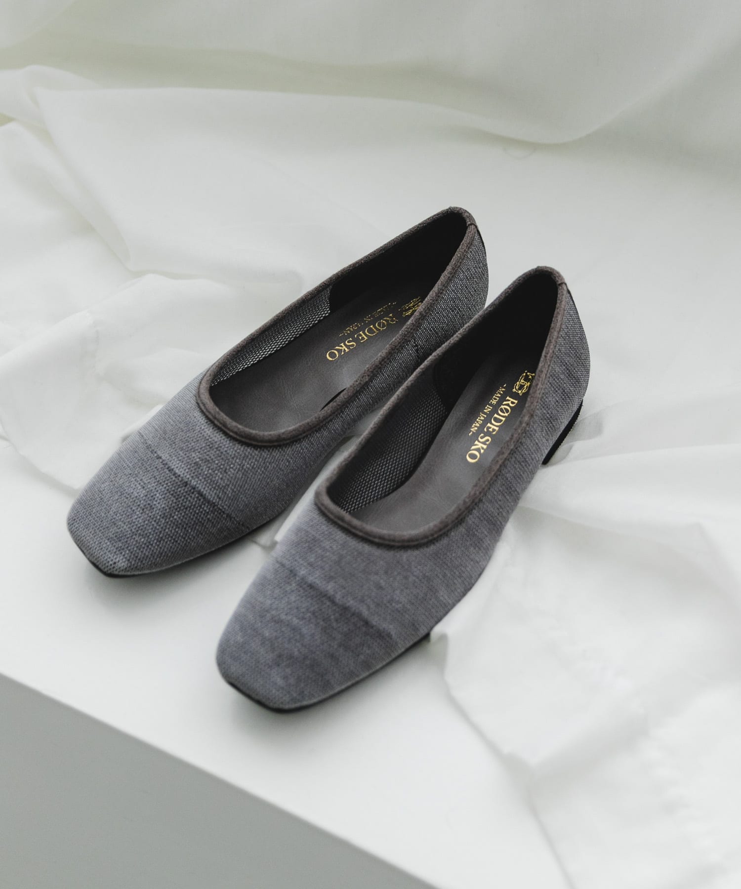 『MADE IN JAPAN』スクエアベロアメッシュフラット GRAY 36