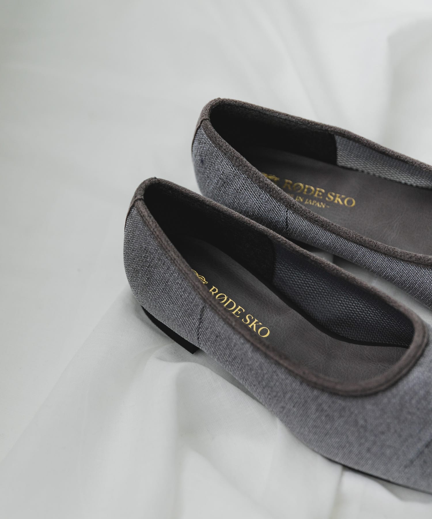 『MADE IN JAPAN』スクエアベロアメッシュフラット GRAY 36