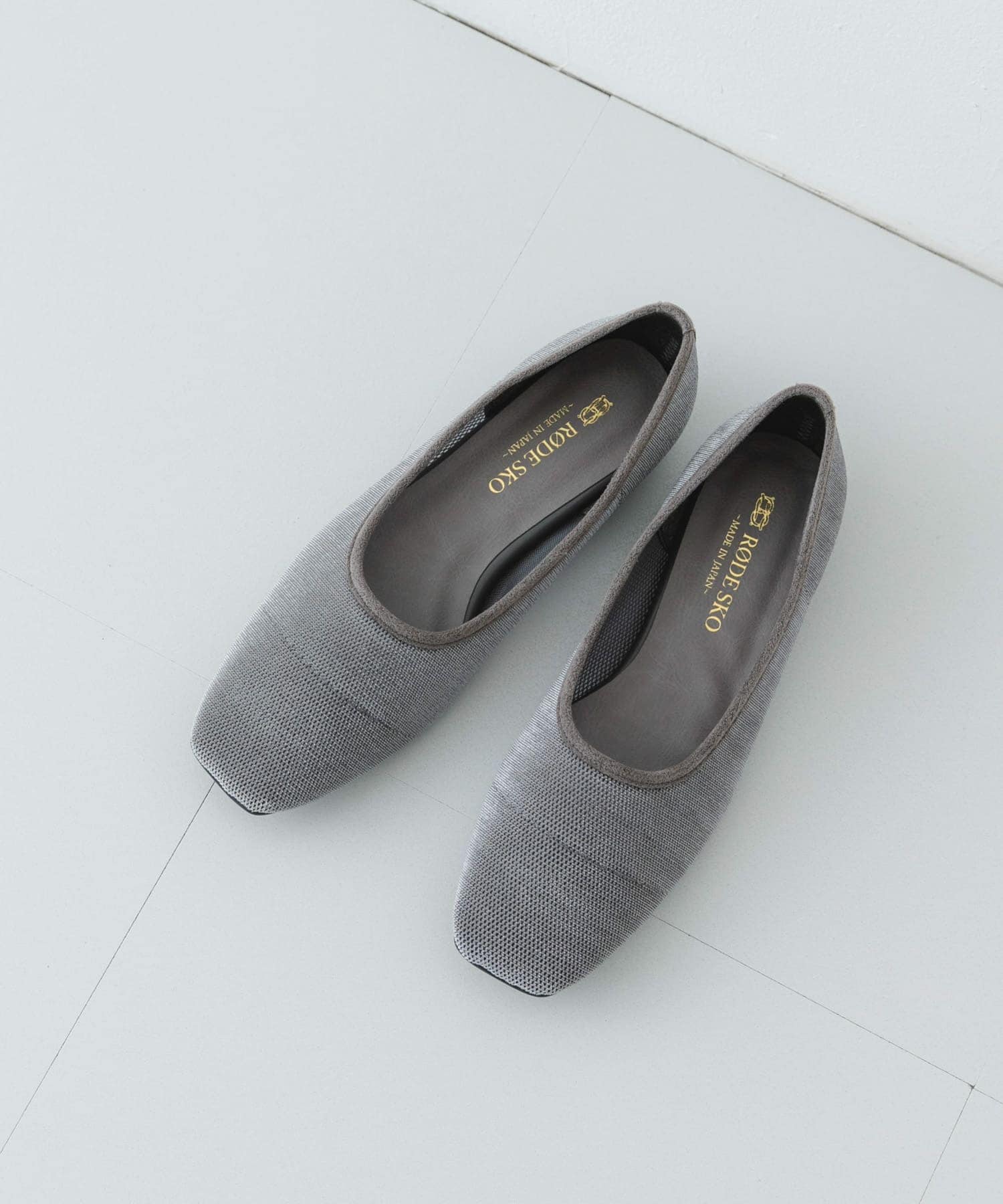 『MADE IN JAPAN』スクエアベロアメッシュフラット GRAY 36