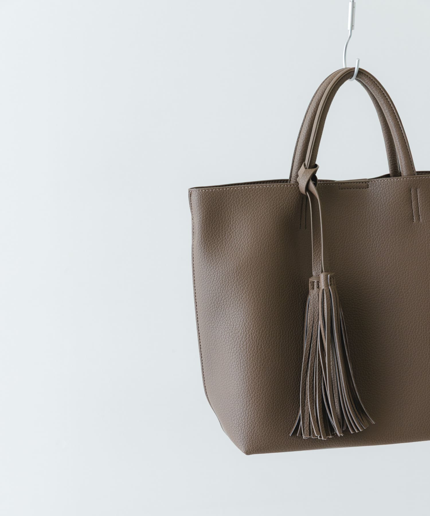 『Mサイズ』タッセル軽量2WAYシンプルトートバッグ GRAYSH one