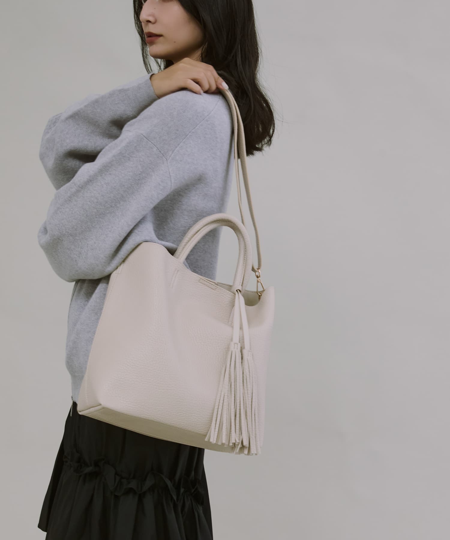 『Mサイズ』タッセル軽量2WAYシンプルトートバッグ ECRU one