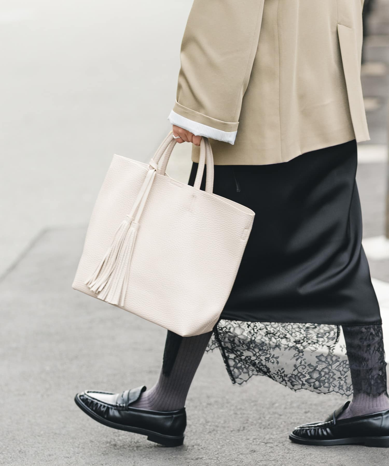 『Mサイズ』タッセル軽量2WAYシンプルトートバッグ ECRU one