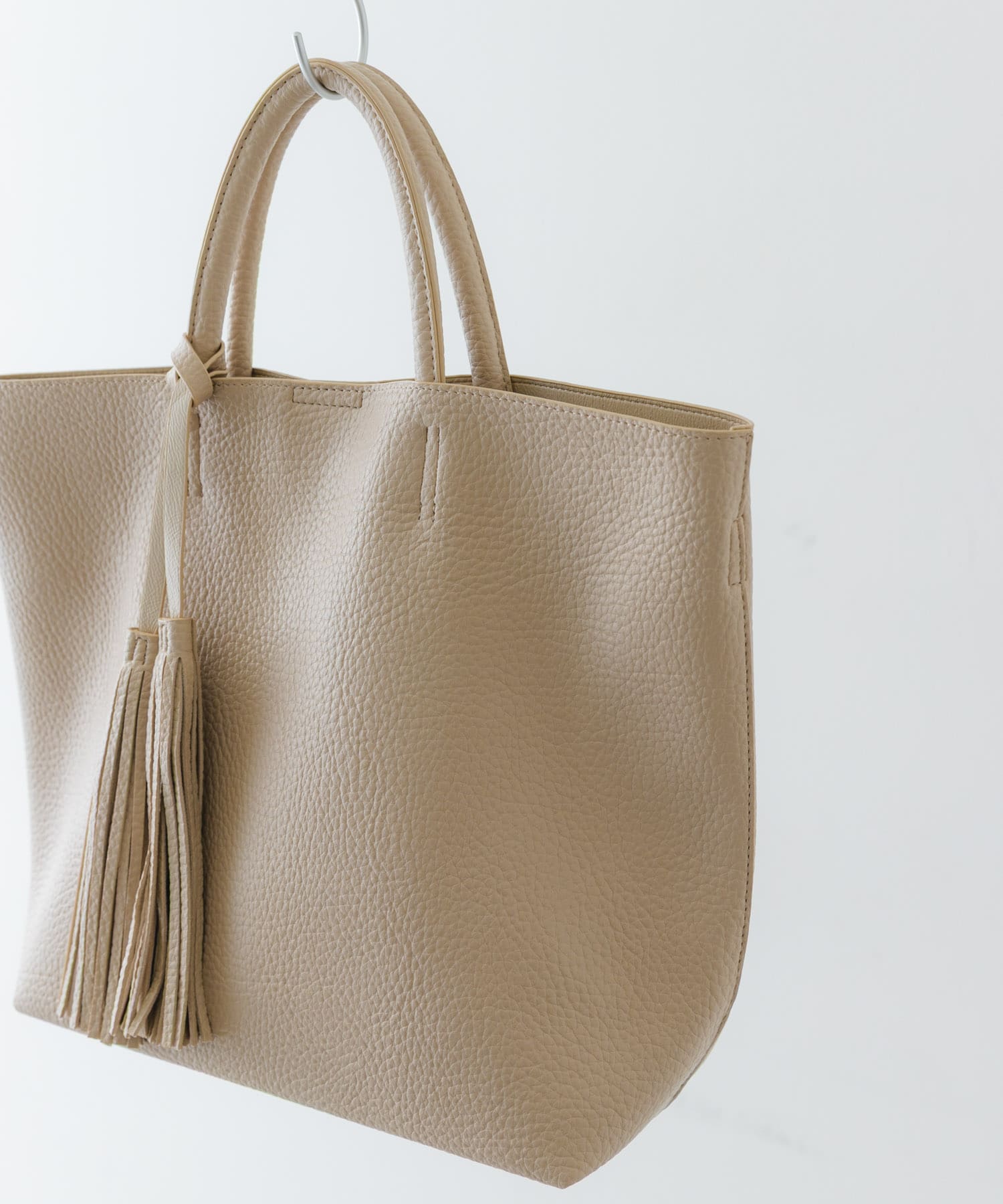 『Mサイズ』タッセル軽量2WAYシンプルトートバッグ ECRU one