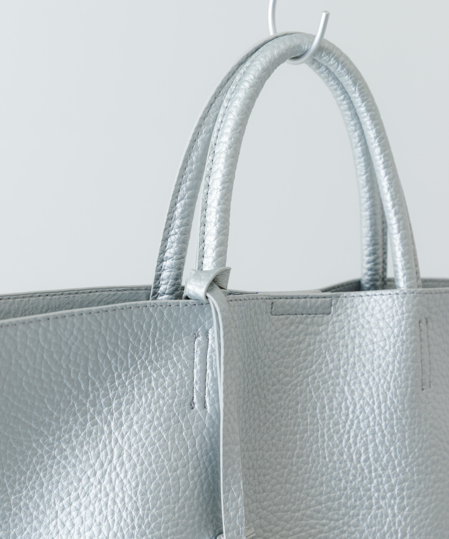 タッセル軽量2WAYシンプルトートバッグ SILVER one