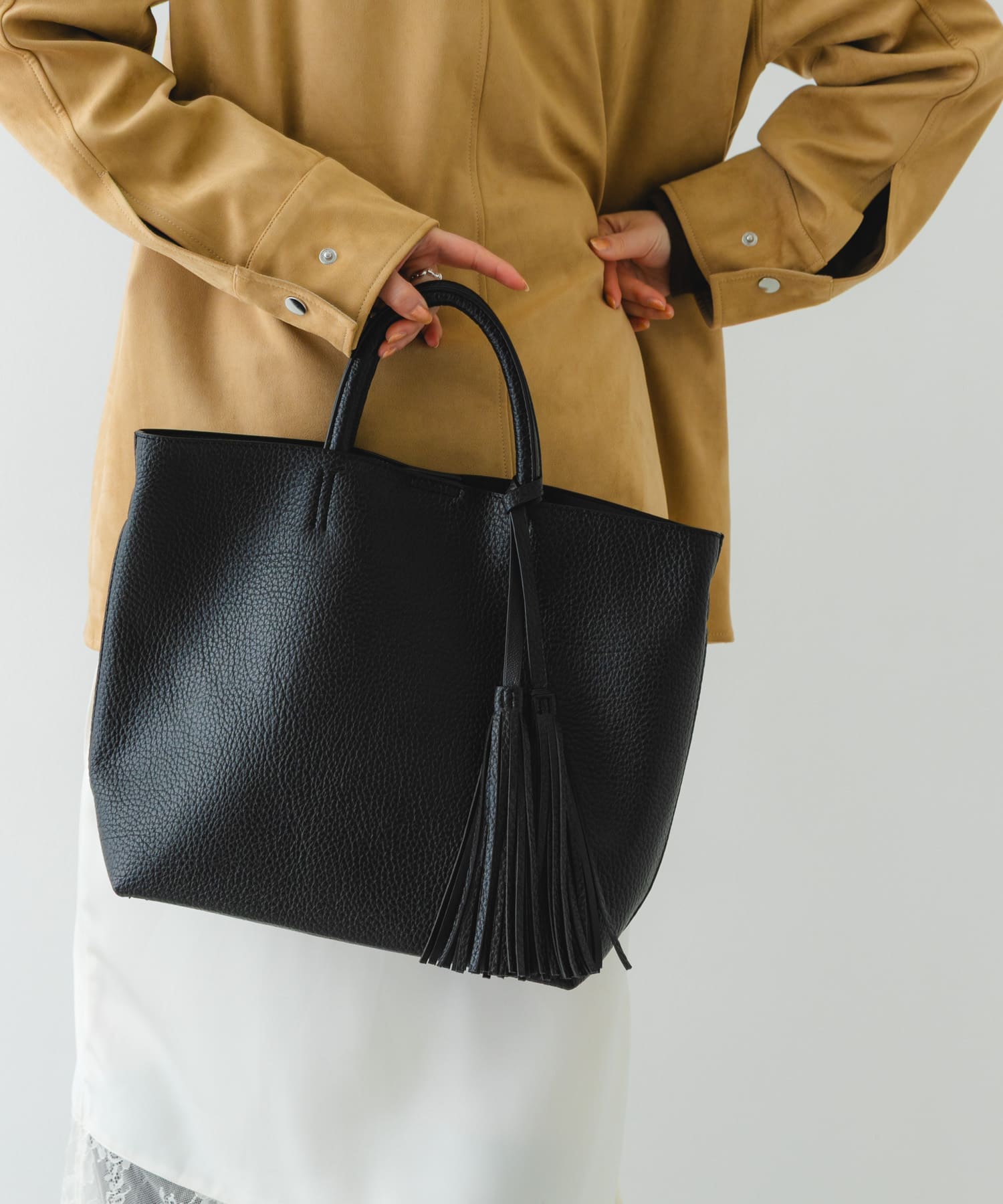 『Mサイズ』タッセル軽量2WAYシンプルトートバッグ BLACK one