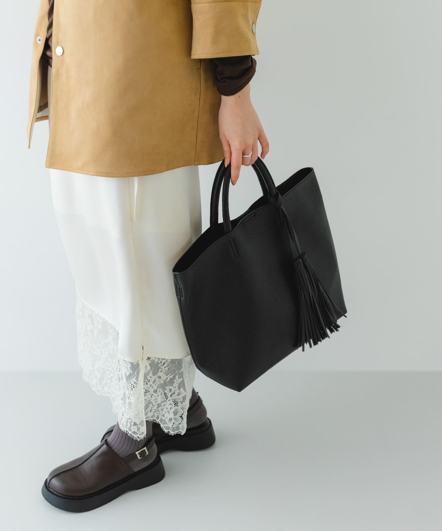『Mサイズ』タッセル軽量2WAYシンプルトートバッグ BLACK one