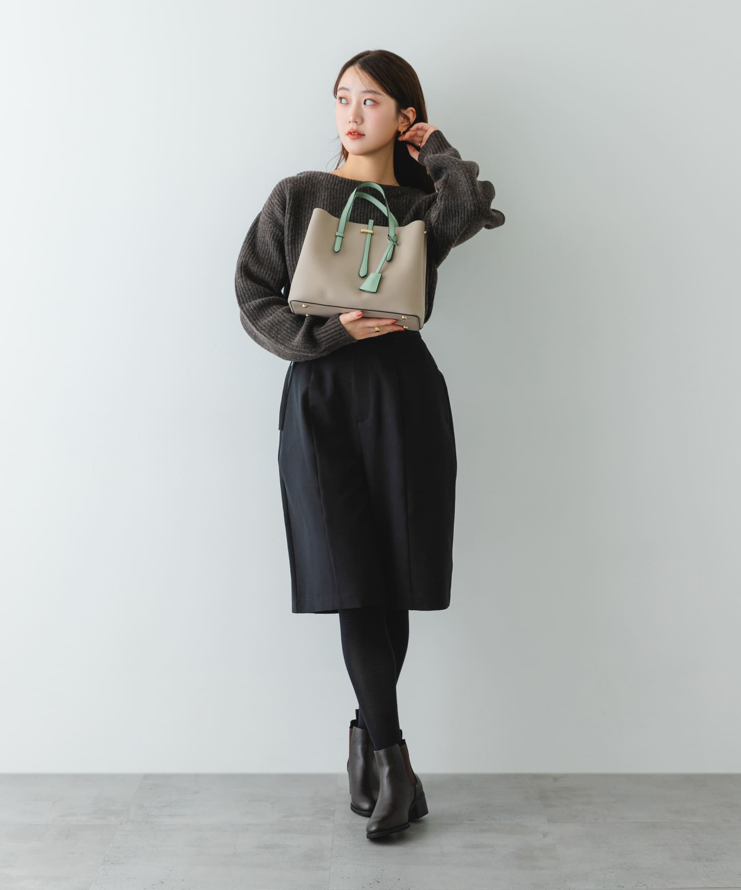 チャーム付ミドルバッグ『Msize』 MINT one