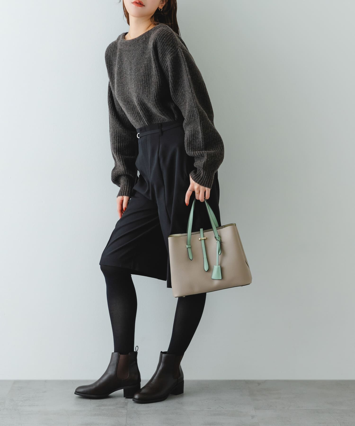 チャーム付ミドルバッグ『Msize』 MINT one