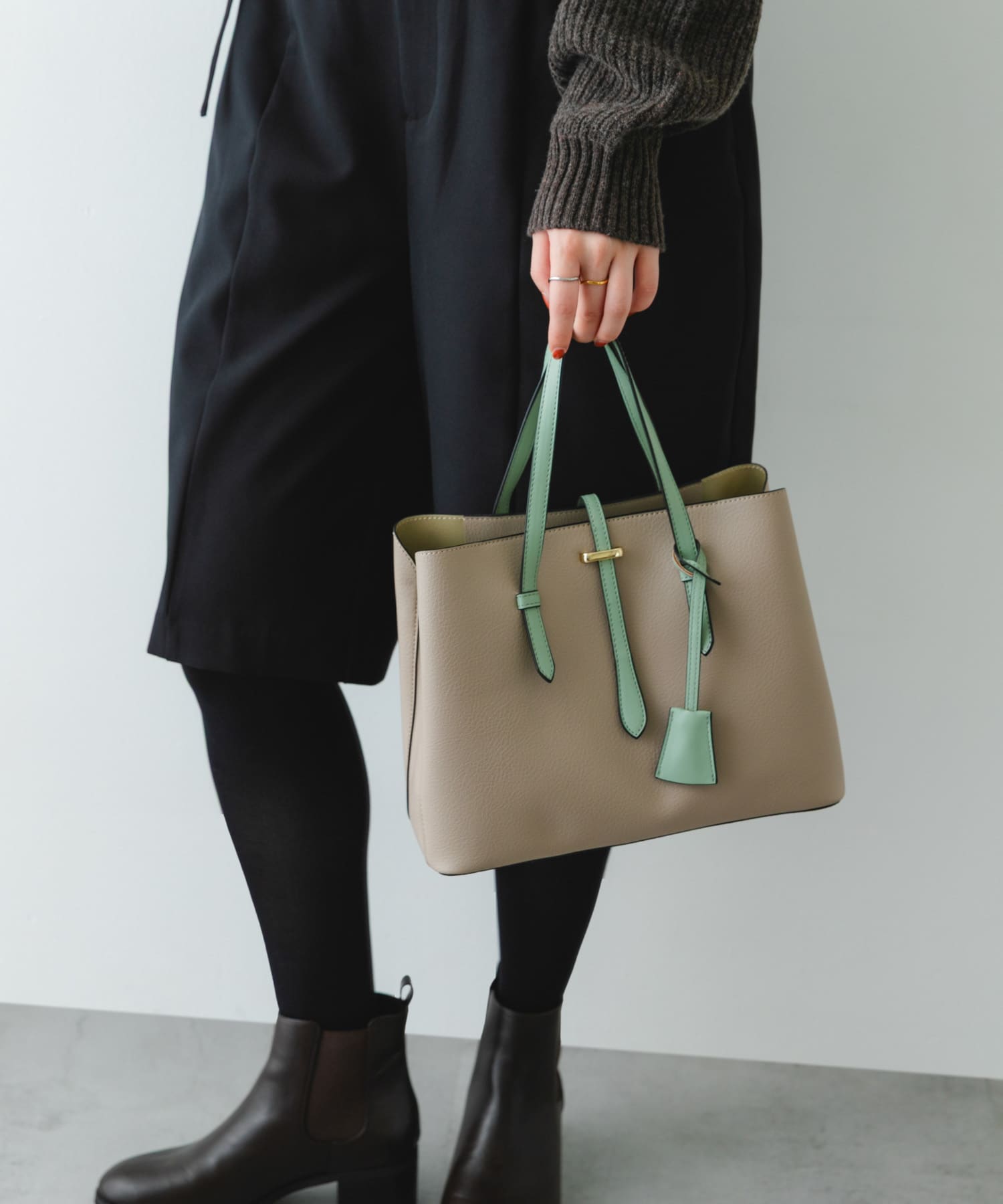 チャーム付ミドルバッグ『Msize』 MINT one