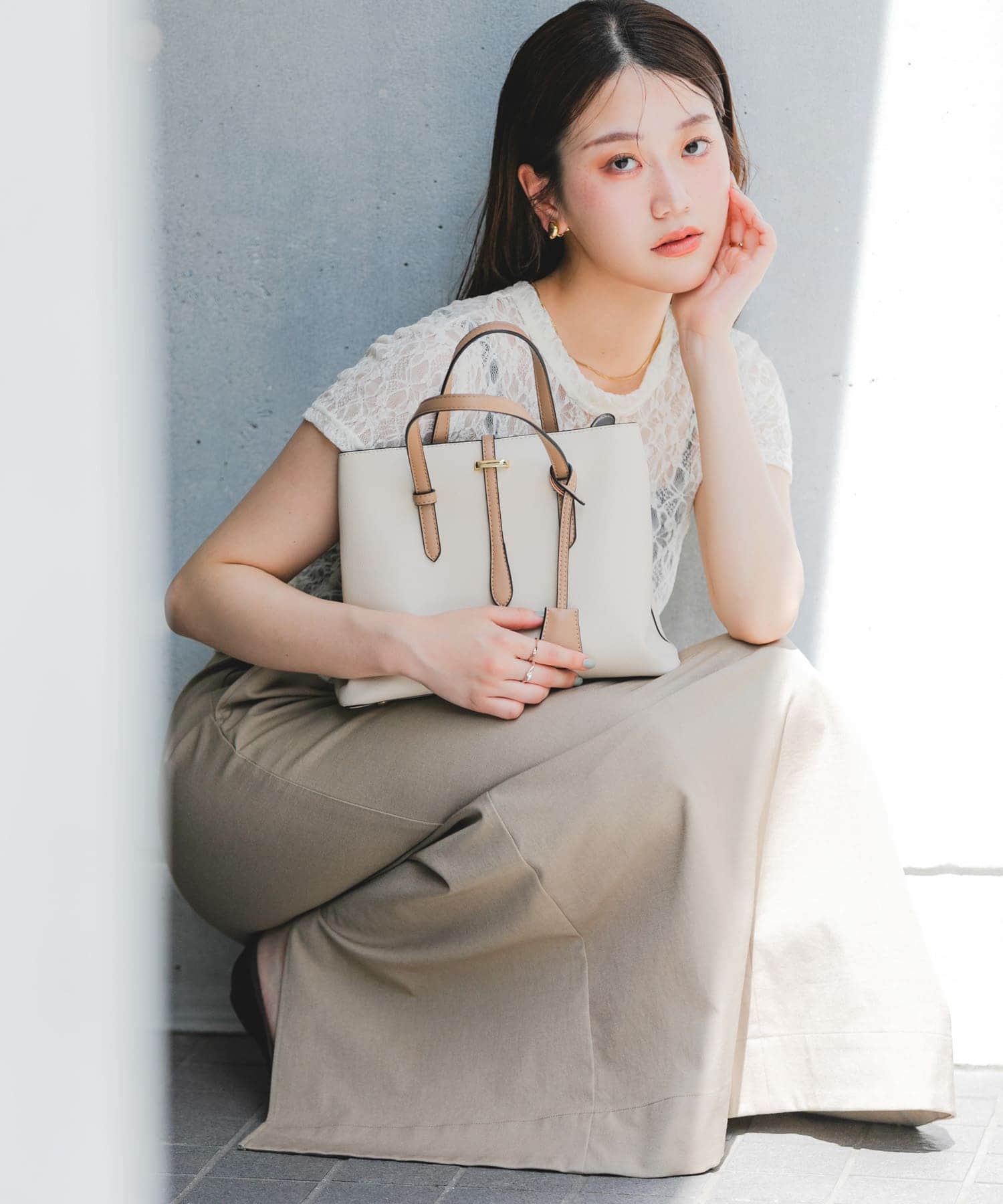 チャーム付ミドルバッグ『Msize』 IVORY one