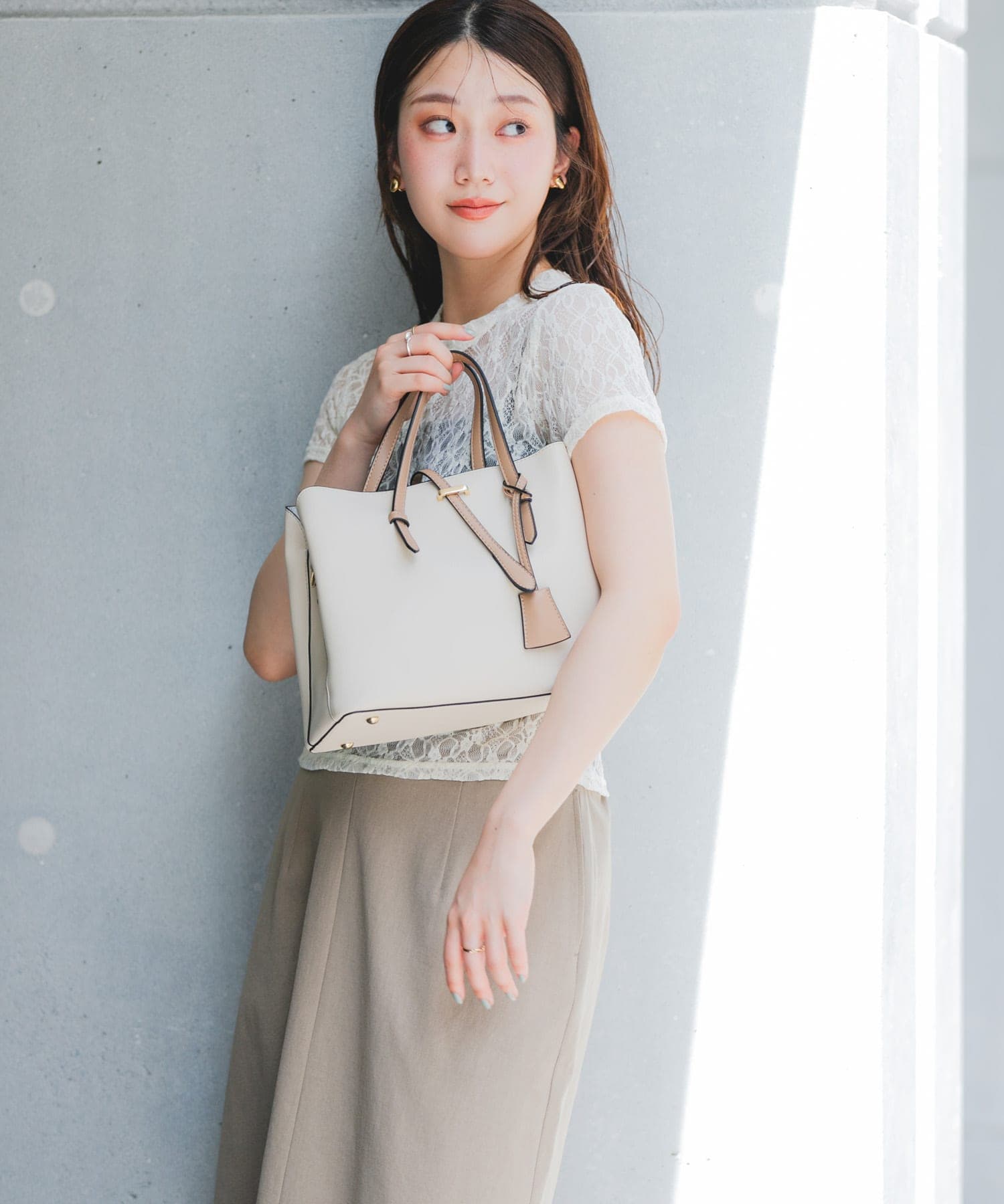 チャーム付ミドルバッグ『Msize』 IVORY one