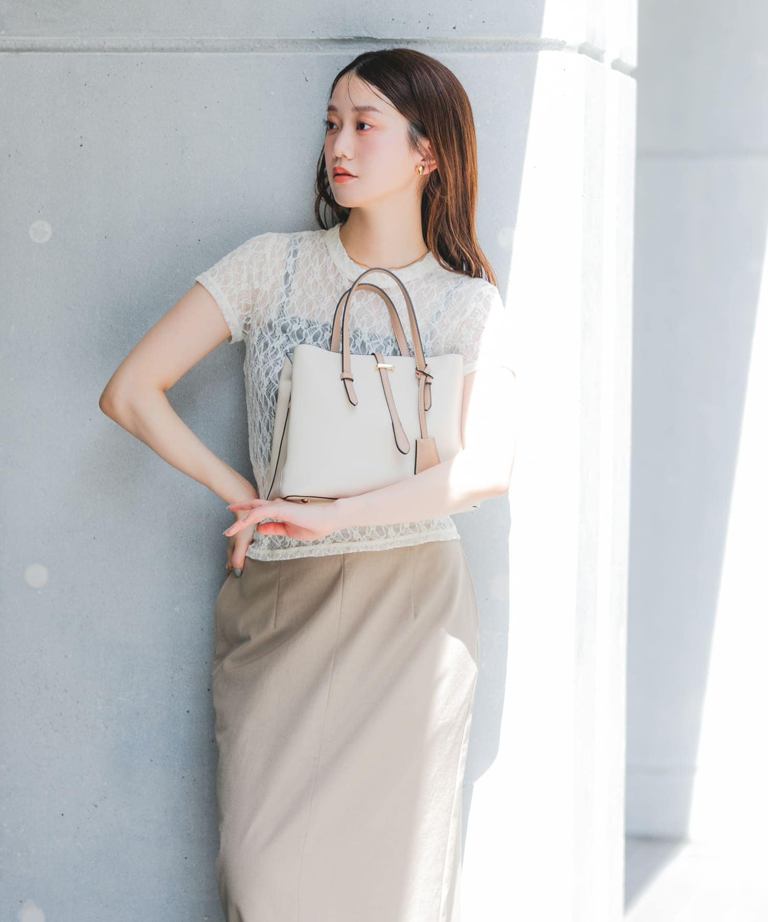 チャーム付ミドルバッグ『Msize』 IVORY one