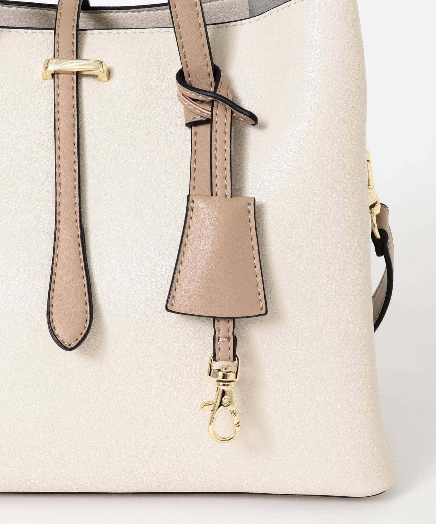 チャーム付ミドルバッグ『Msize』 IVORY one